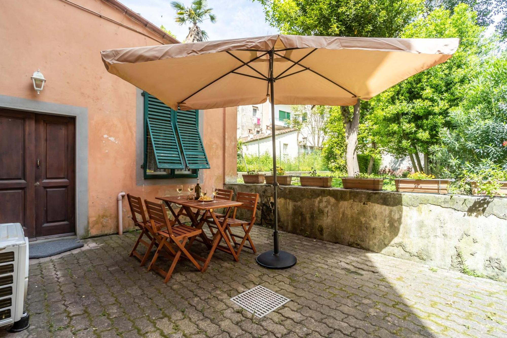 Hostly-garden House San Lorenzo-few Steps To Tower Apartment