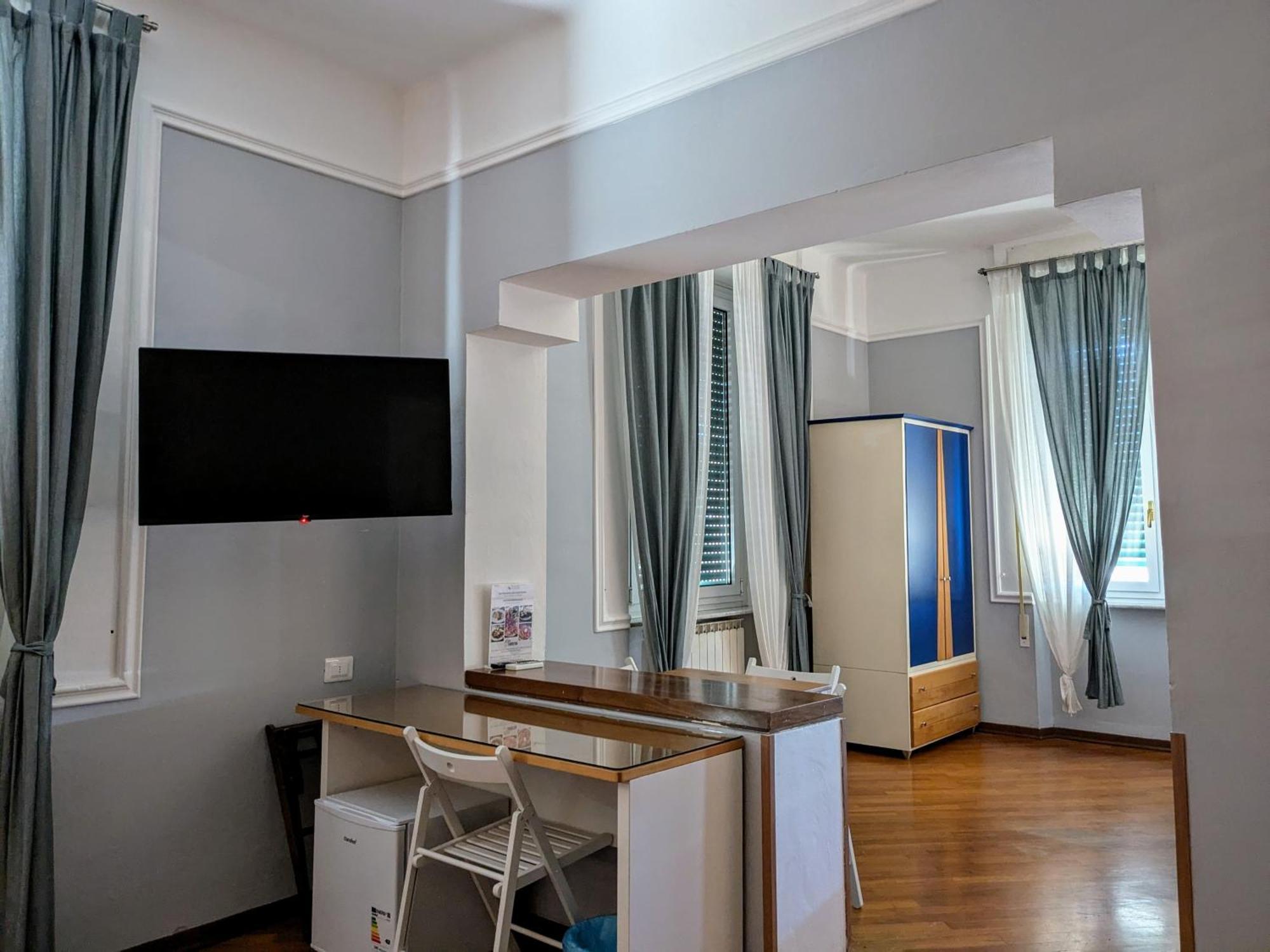 Hotel Athena