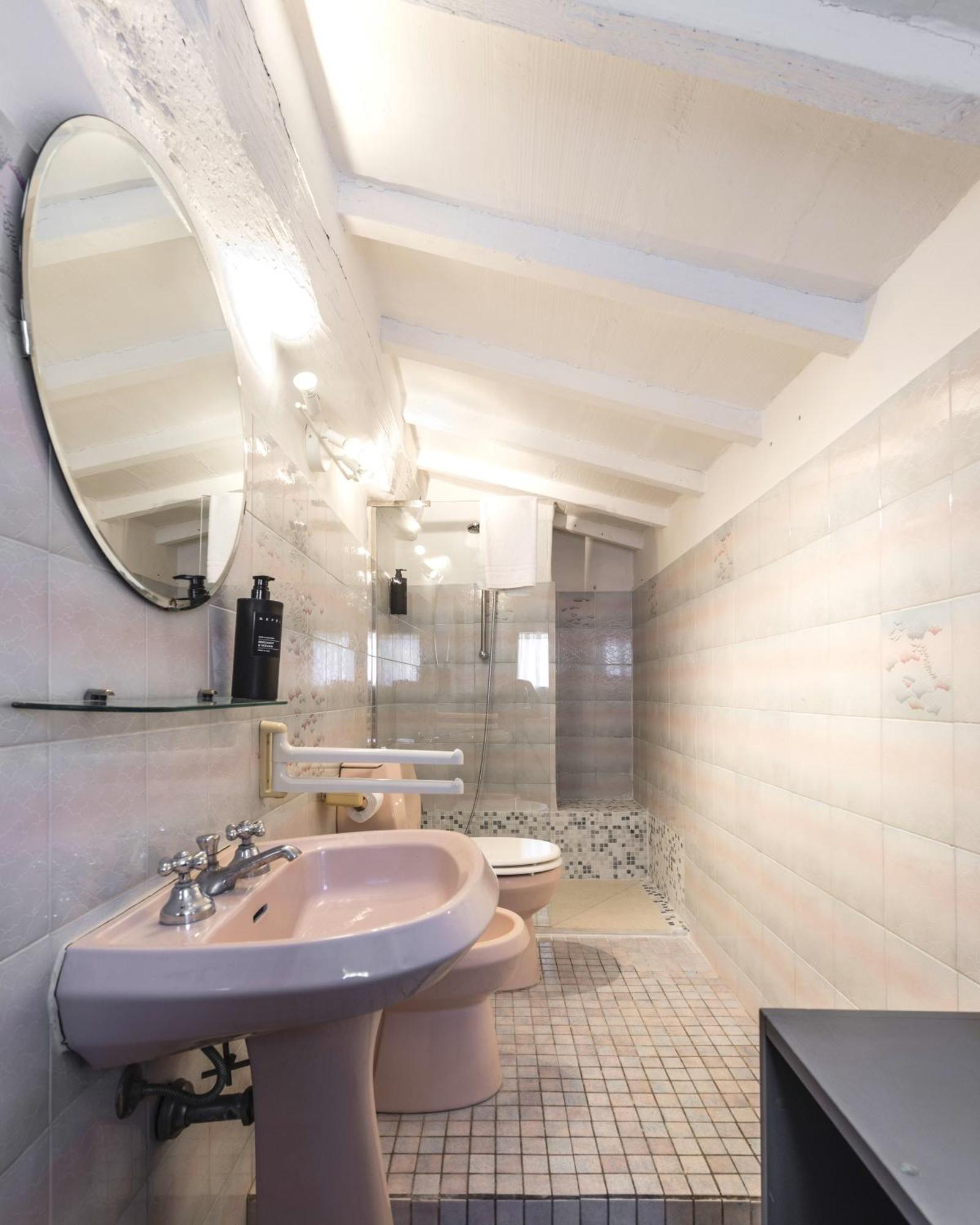 Hostly - La Spina Appartement Pisa