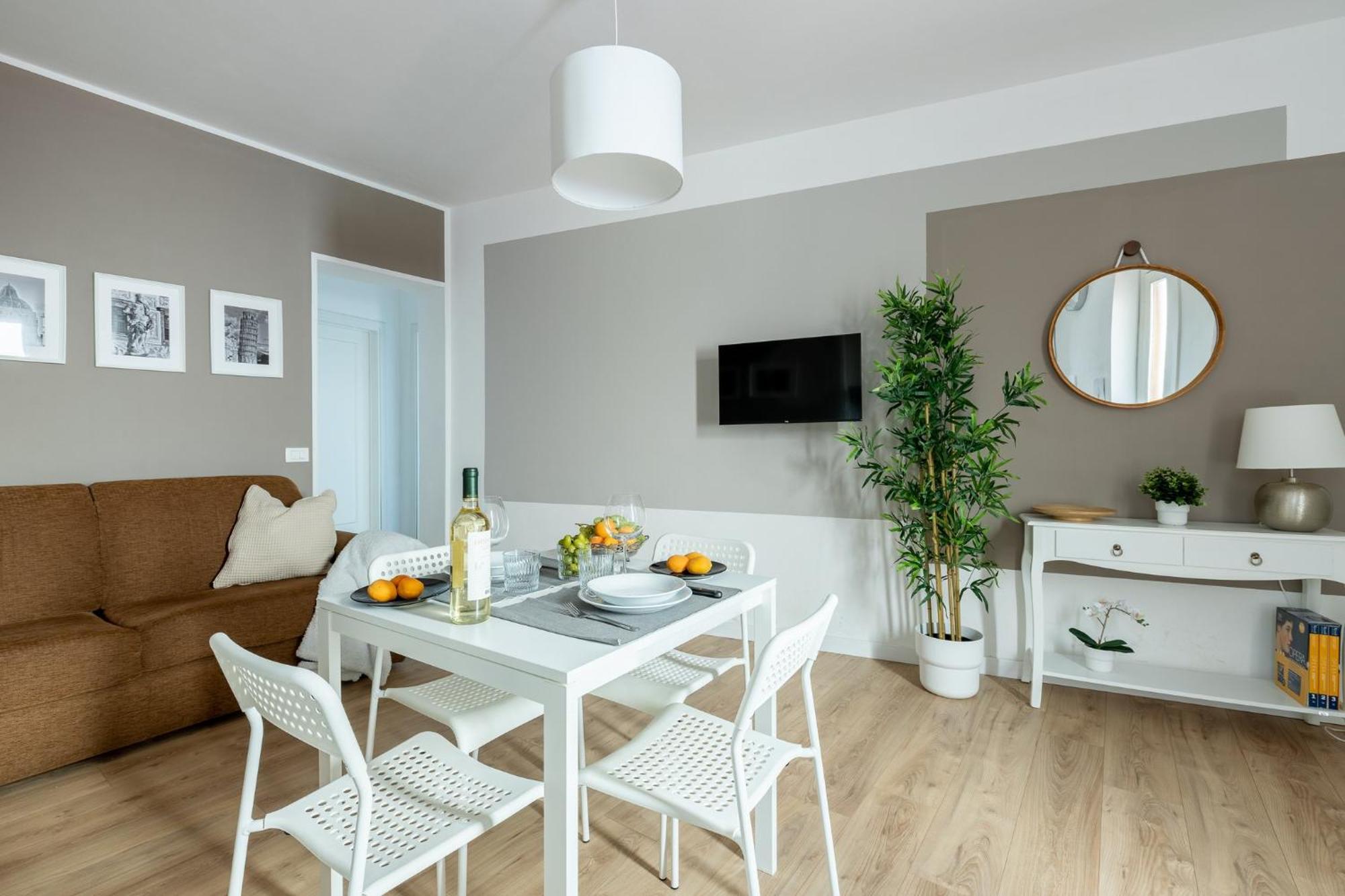 Apartment Station & Airport Modern