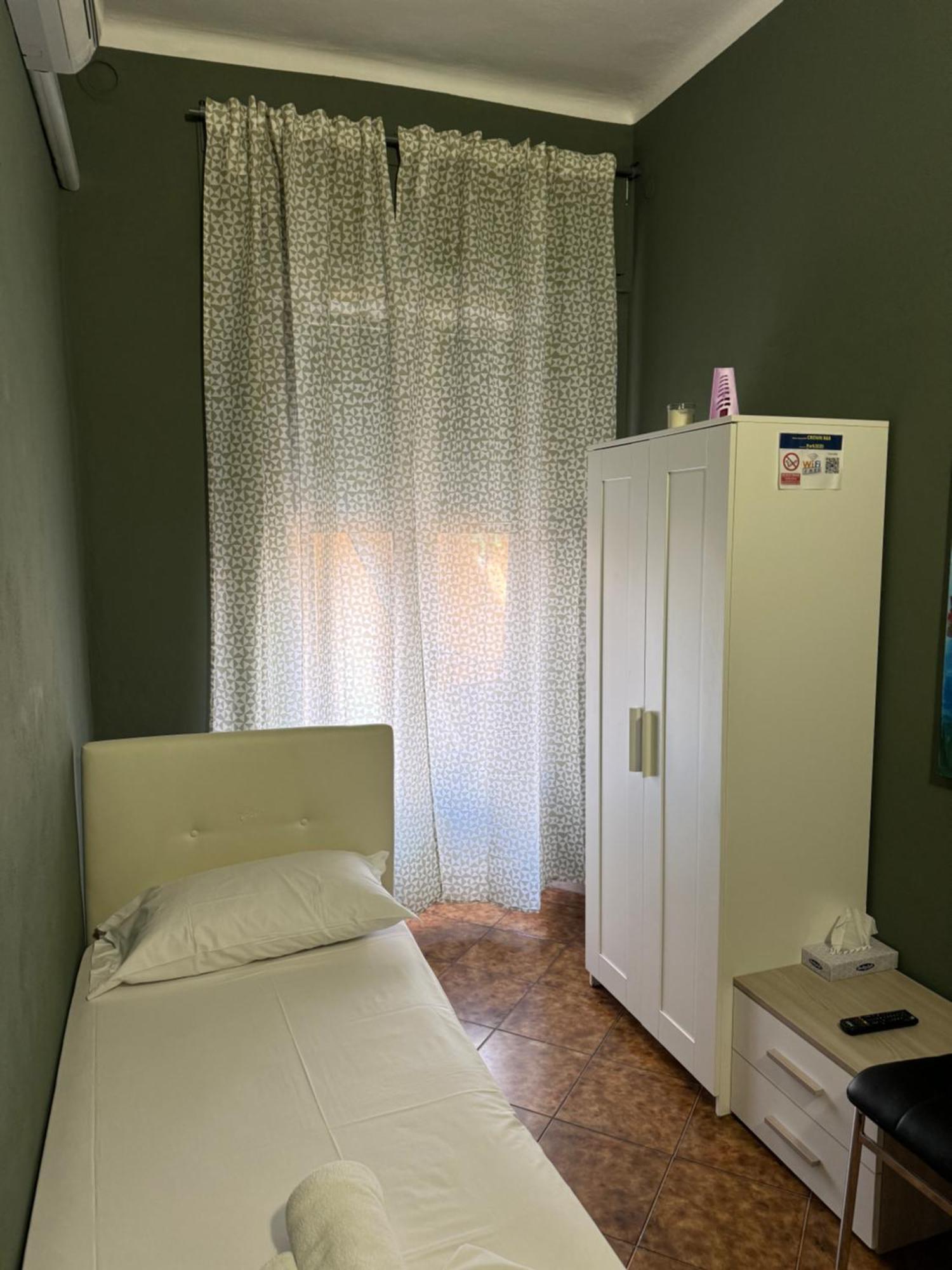 Nhà khách Crown Pisa