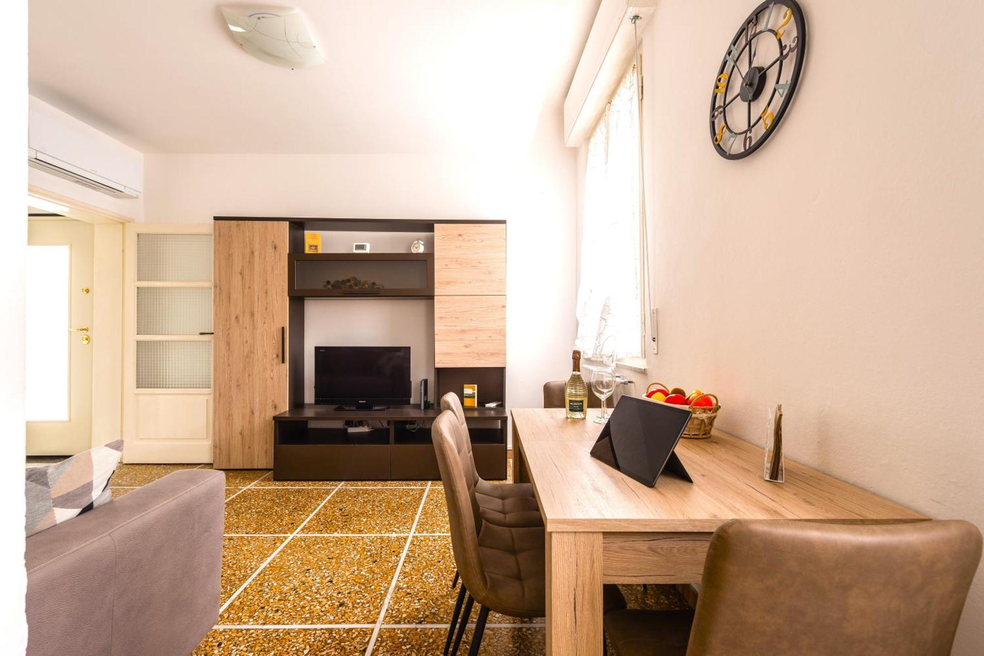 Hostly-casa Serena-near The Town Center Apartment