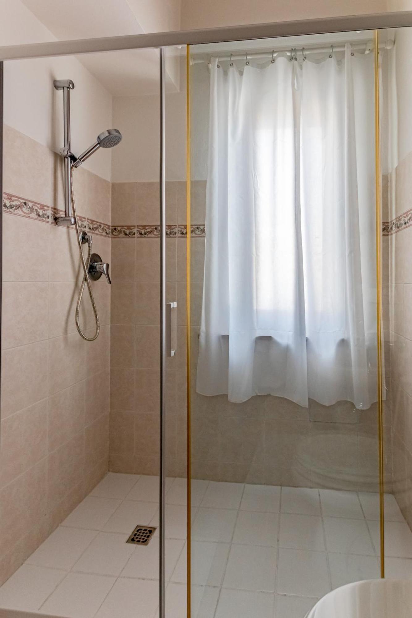 Homestay Pit Stop, Con Bagno Privato, Parcheggio E Clima Pisa