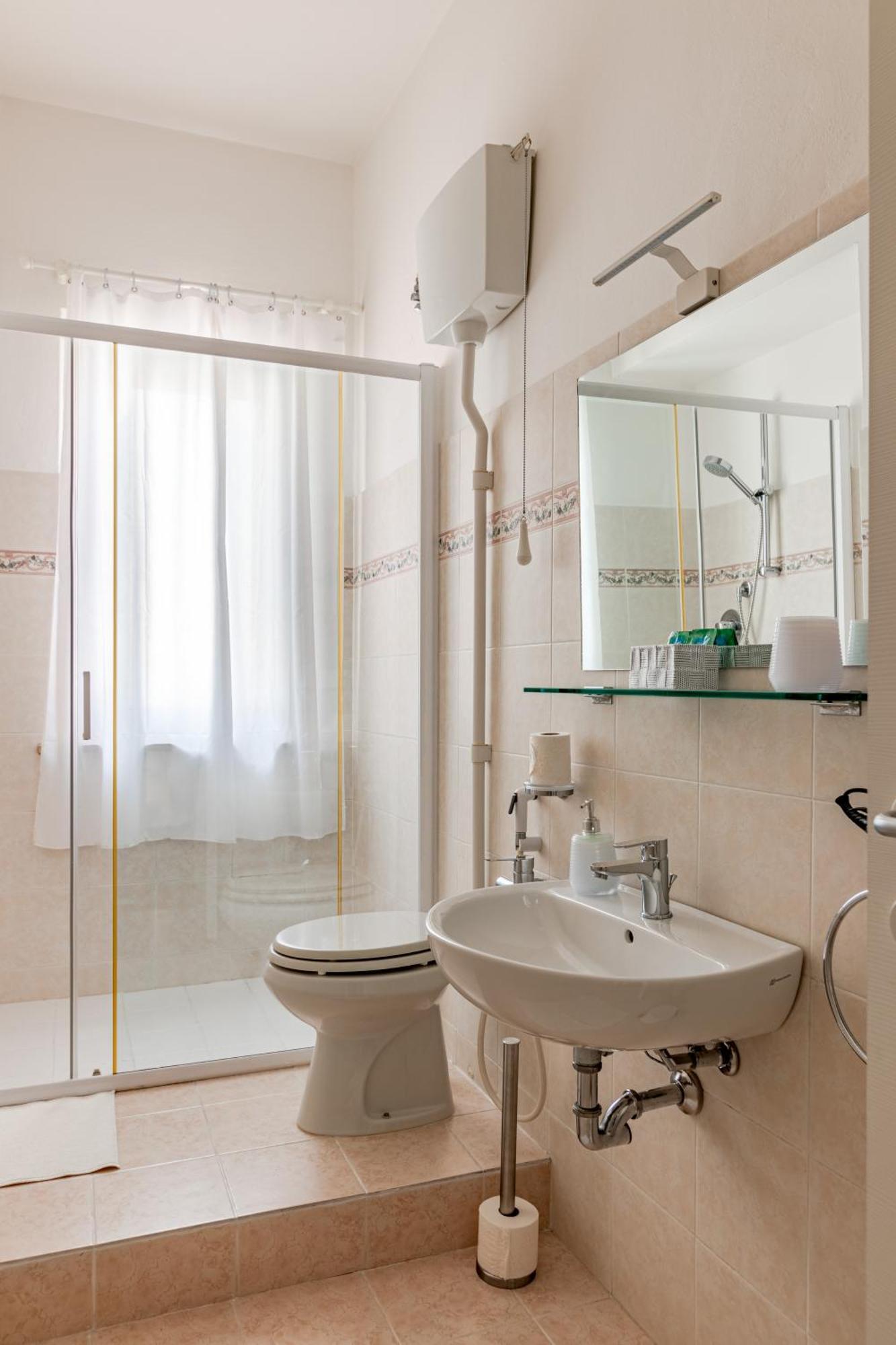 Pit Stop, Con Bagno Privato, Parcheggio E Clima * Pisa