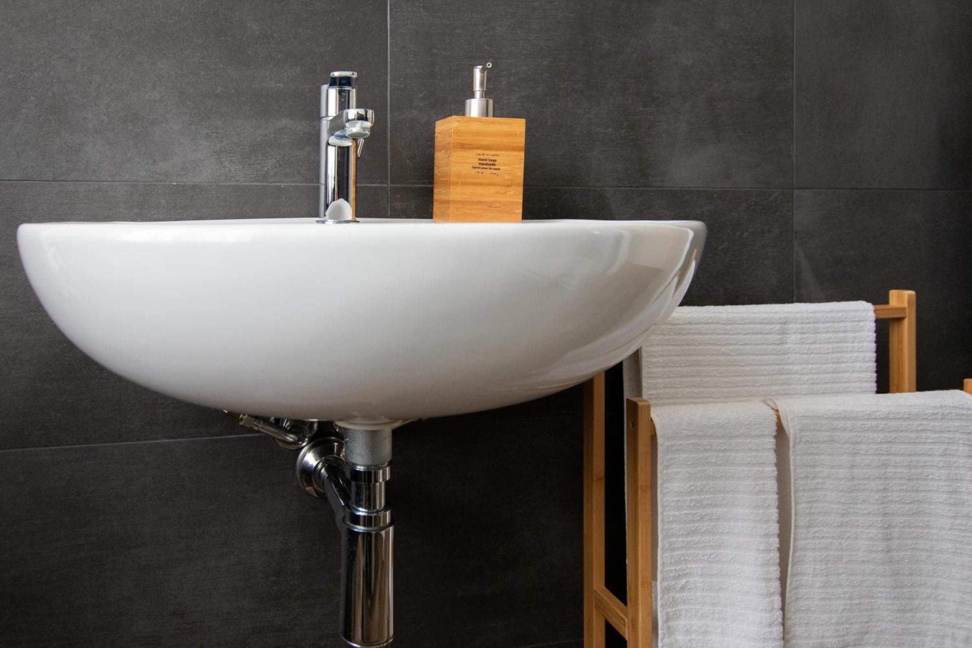 Pit Stop, Al Primo Piano Con Clima E Bagno Privato