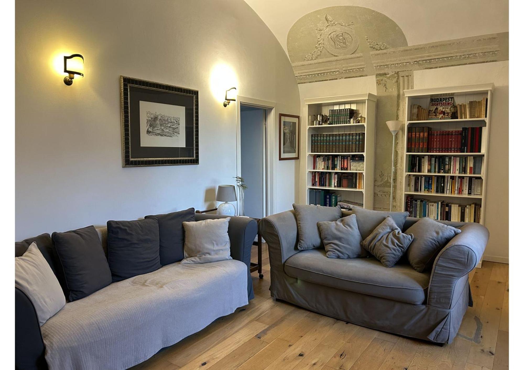 Apartment Frescos House Pisa