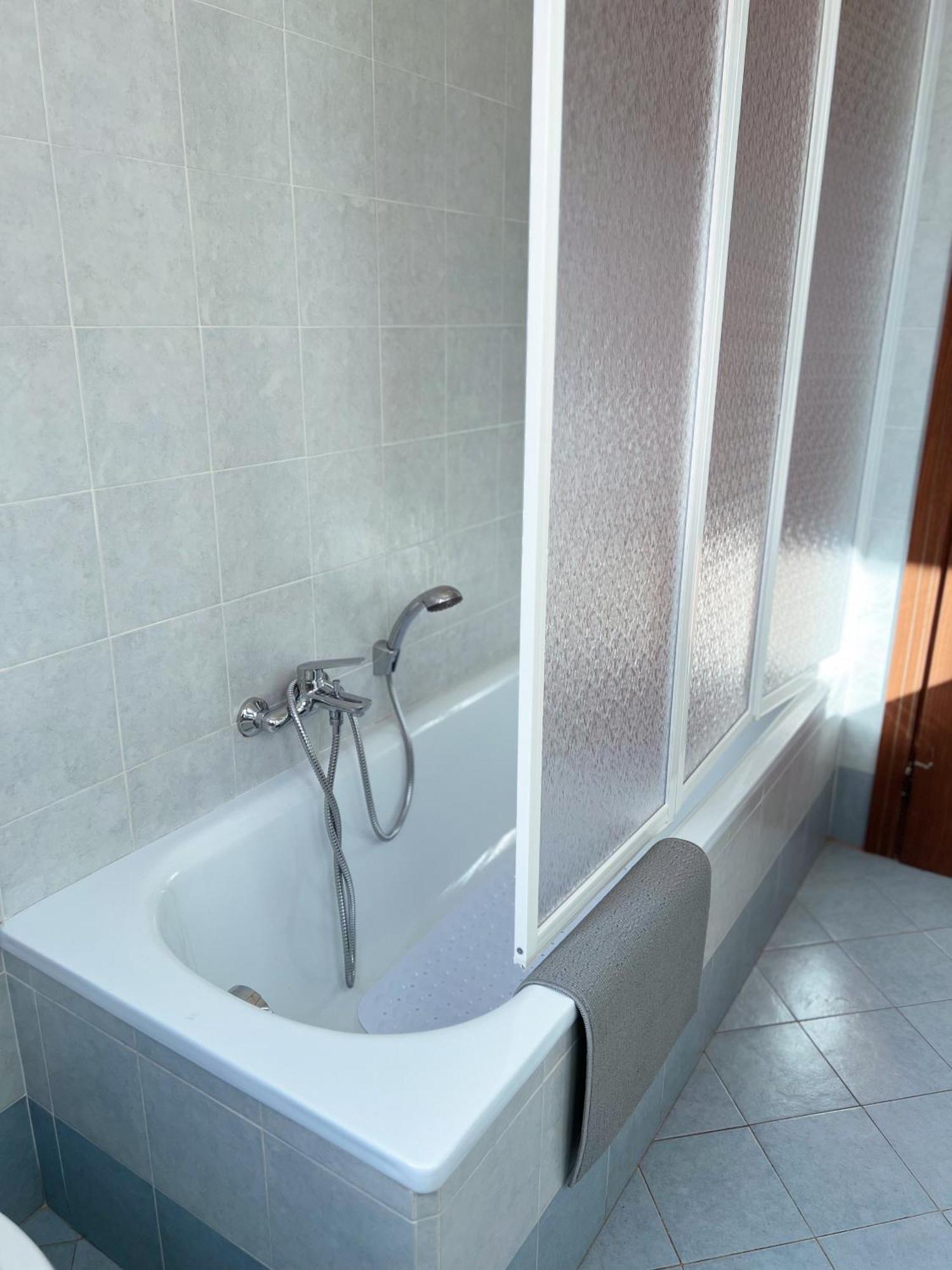 Apartment 2 Camere, 3 Balconi, Parcheggio, Zona Residenziale Pisa