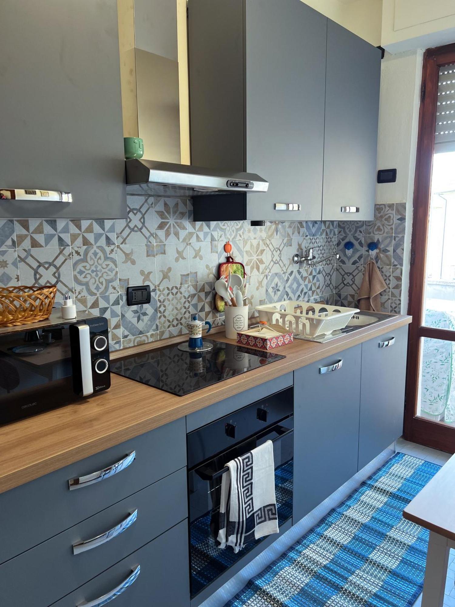 2 Camere, 3 Balconi, Parcheggio, Zona Residenziale Apartment *