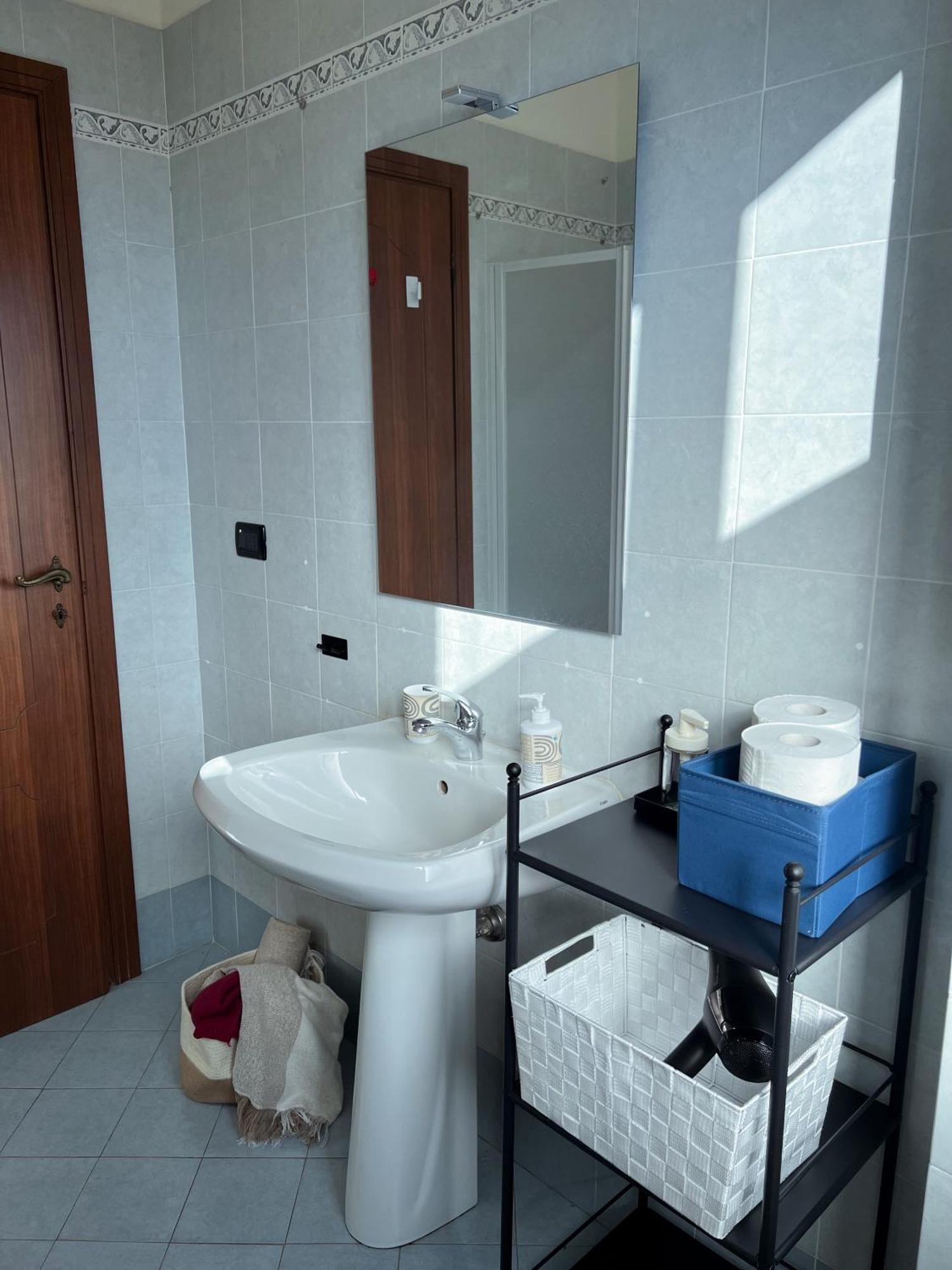 2 Camere, 3 Balconi, Parcheggio, Zona Residenziale Apartment Pisa