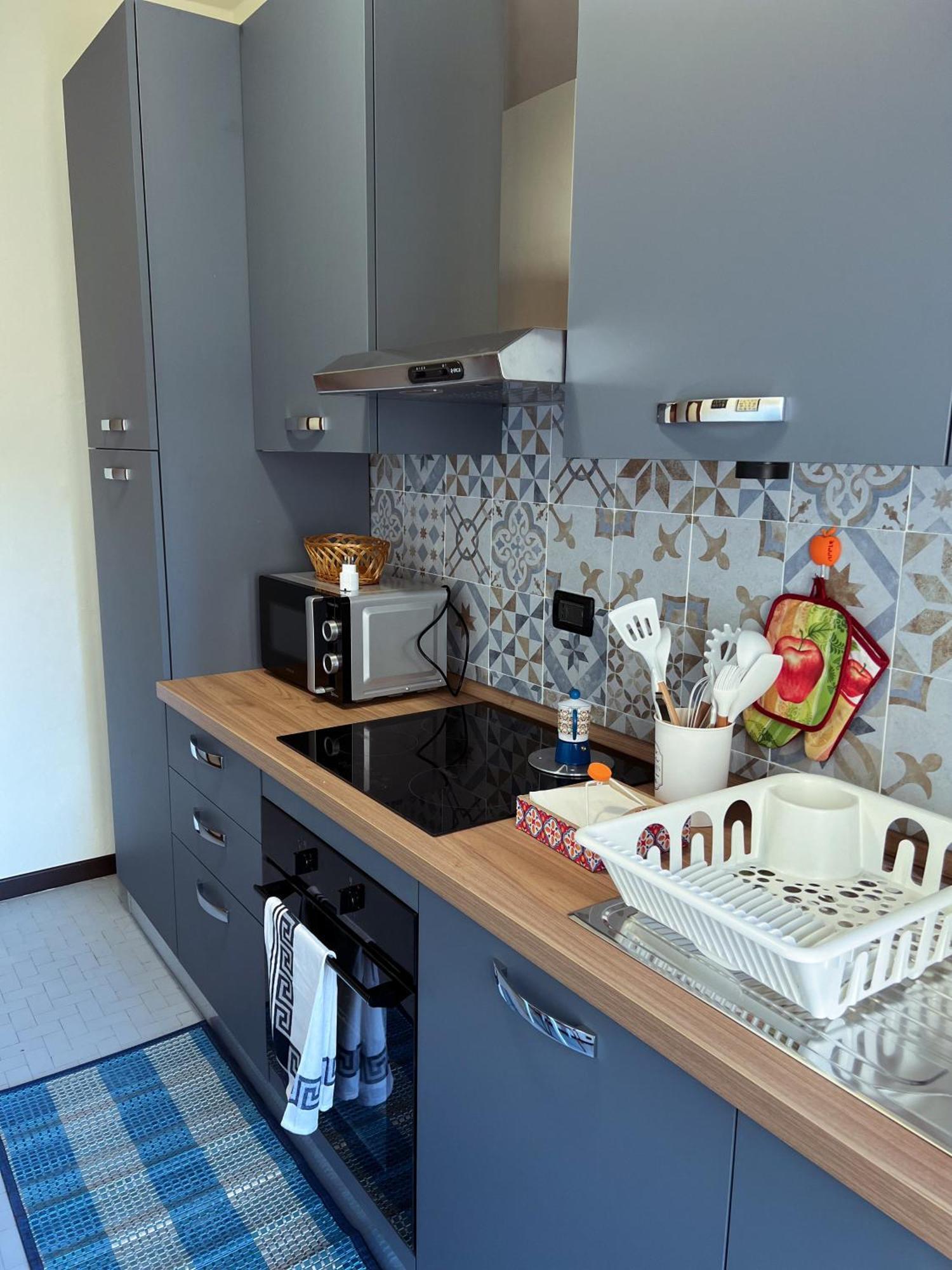 2 Camere, 3 Balconi, Parcheggio, Zona Residenziale Apartment *