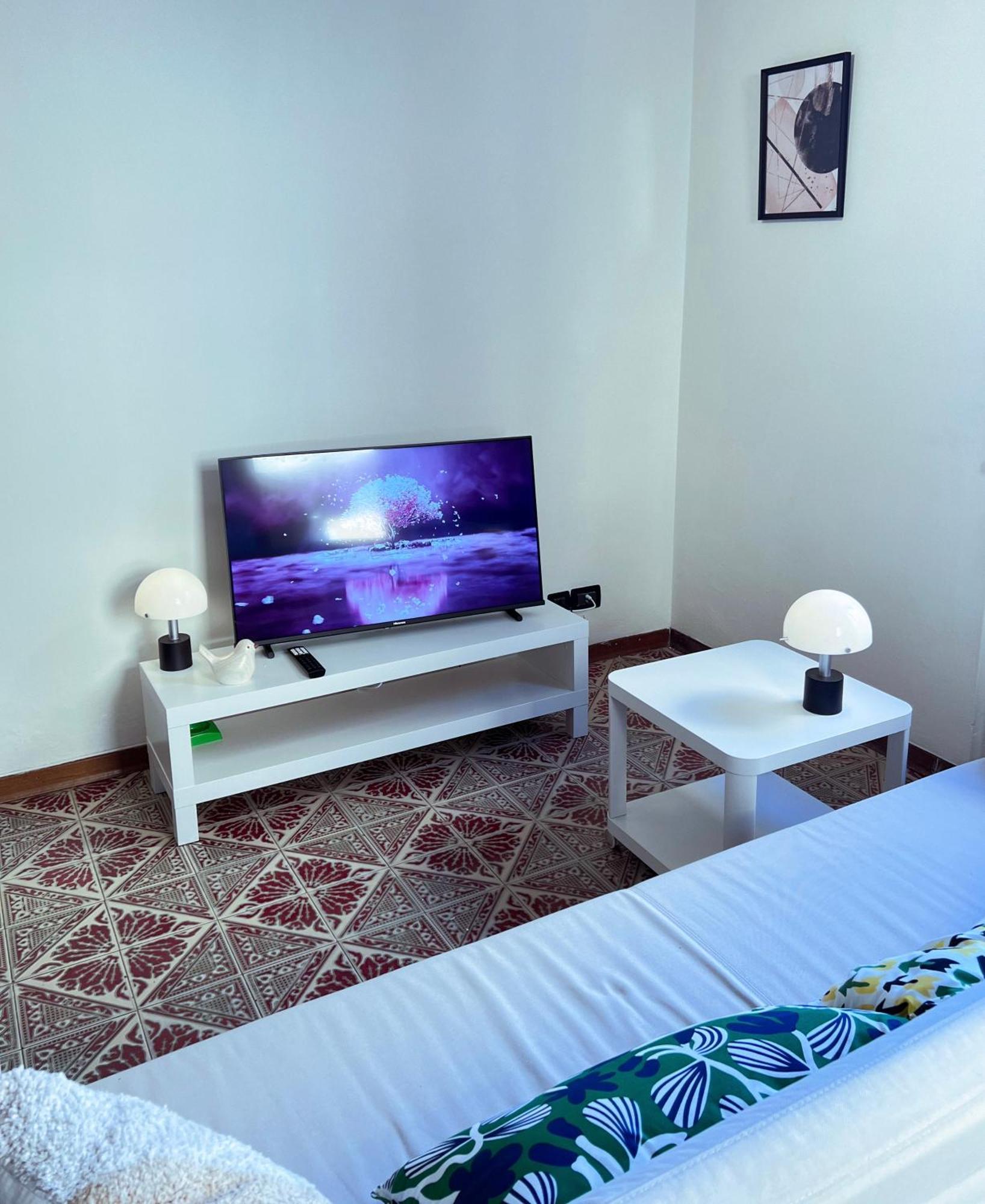 Apartment 2 Camere, 3 Balconi, Parcheggio, Zona Residenziale Pisa