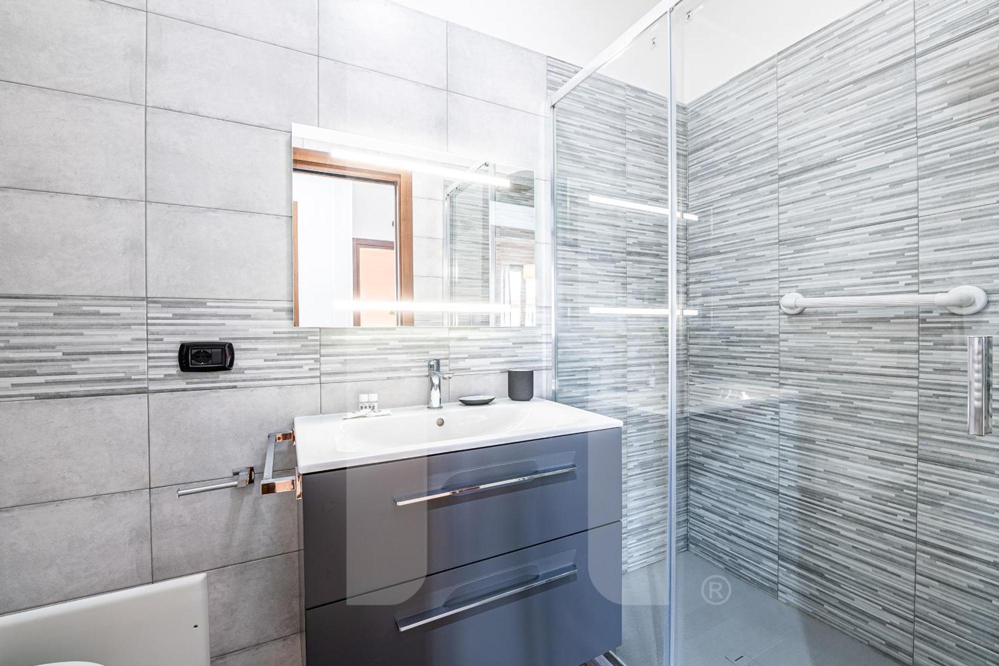 Homiday - - Elegant Apartment- 3 2 Bagni Apartamento