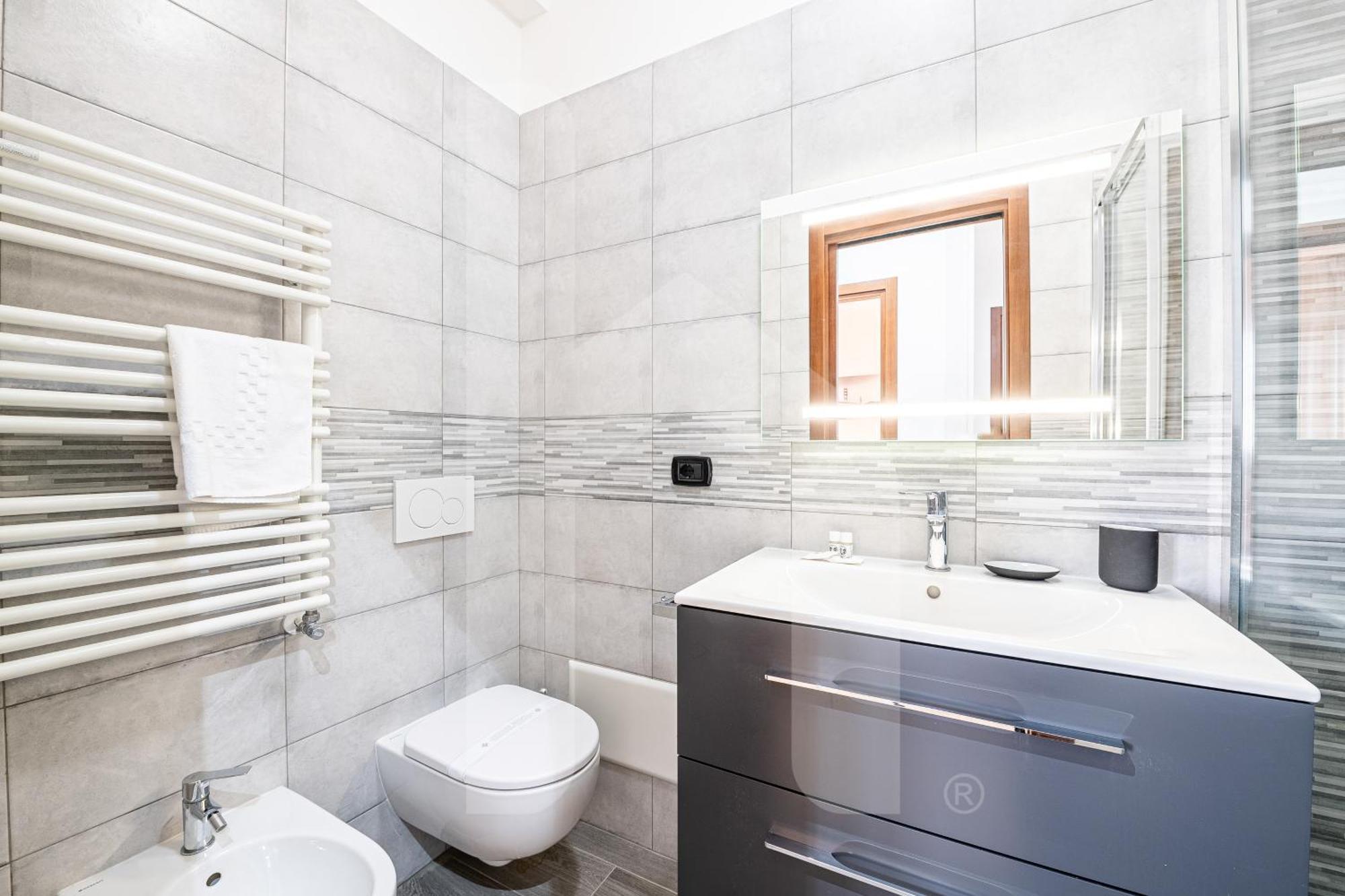 Apartamento Homiday - - Elegant Apartment- 3 2 Bagni