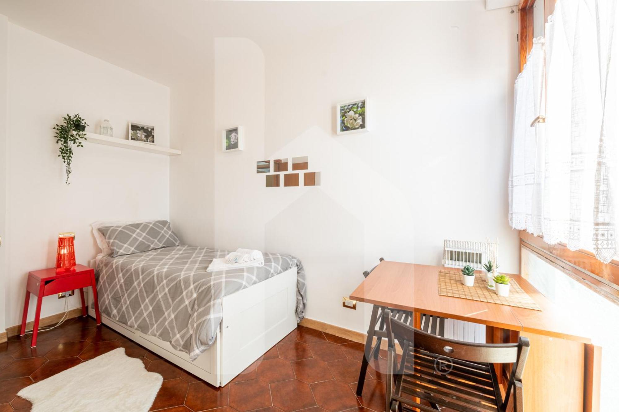 Homiday - Il Giardino --1 Min Ospedale Cisanello--aeroporto Free Parking-- Bed & Breakfast