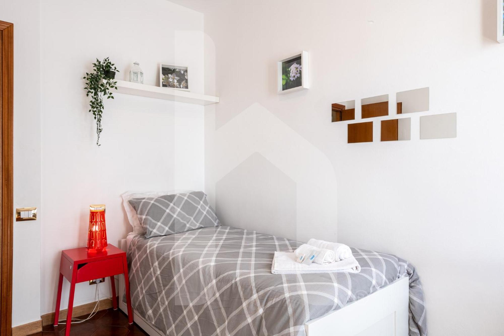 Bed & Breakfast Homiday - Il Giardino --1 Min Ospedale Cisanello--aeroporto Free Parking--
