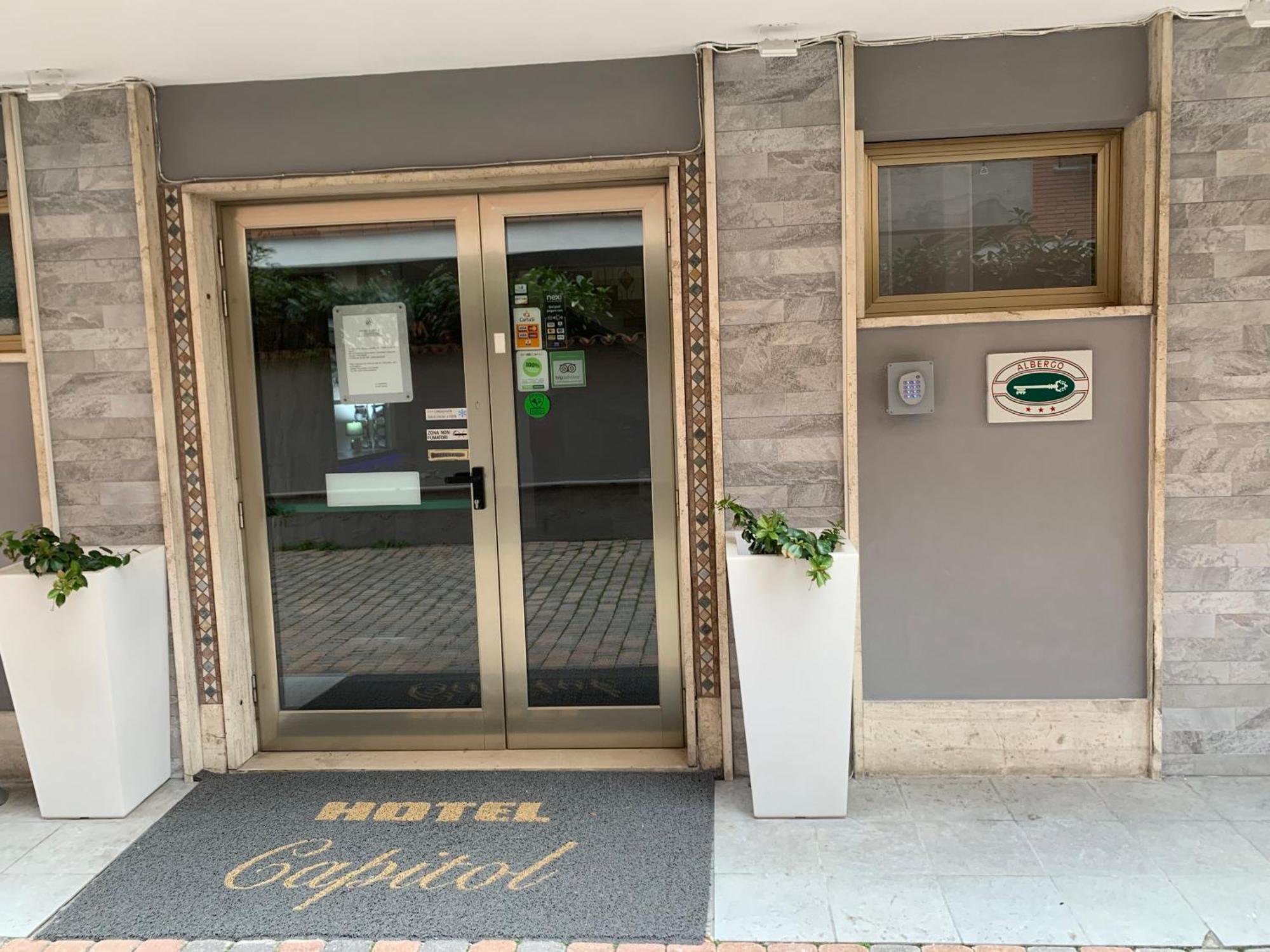 Capitol Khách sạn 3*