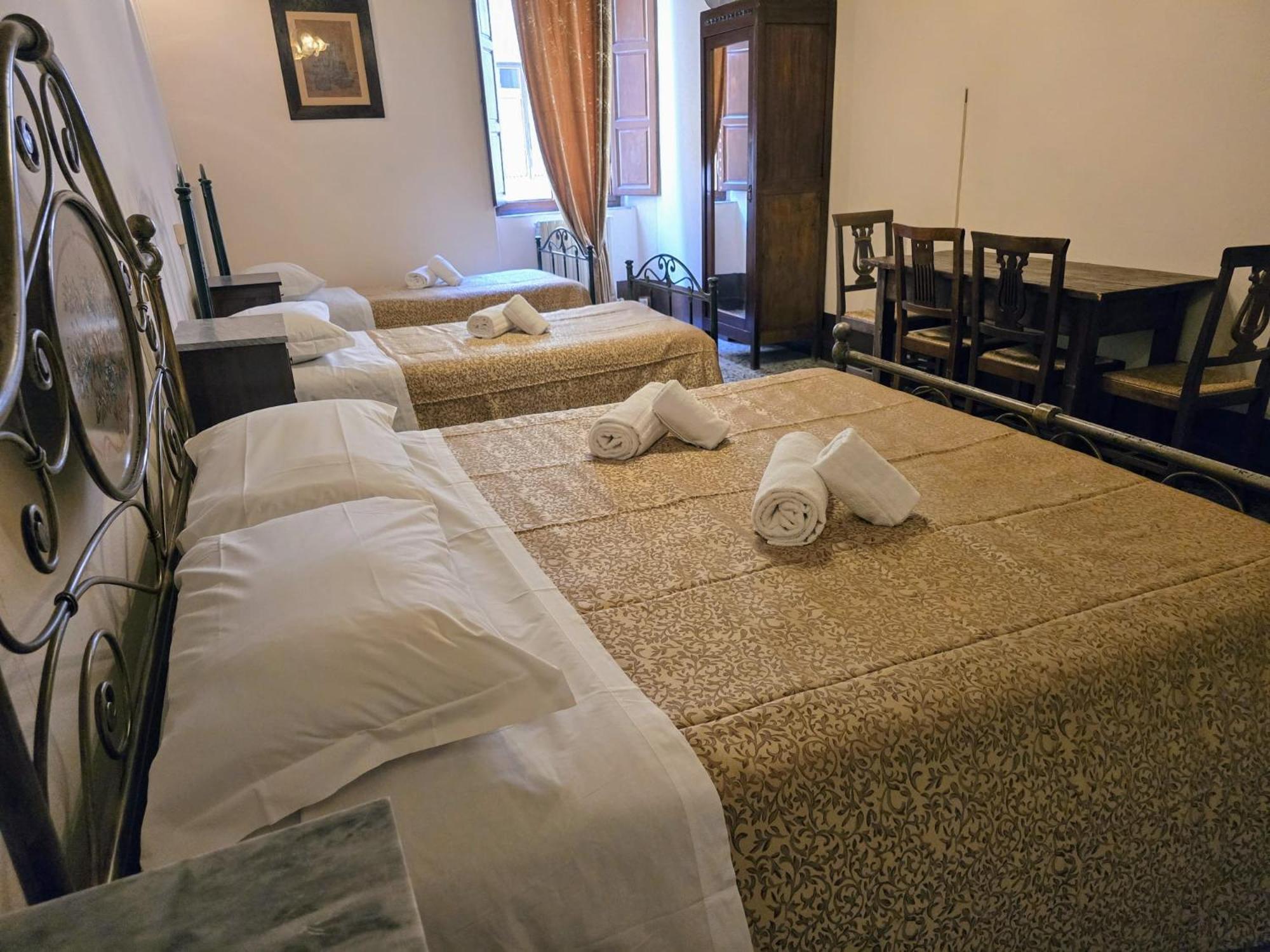 Dietro Al Corso Guest house *