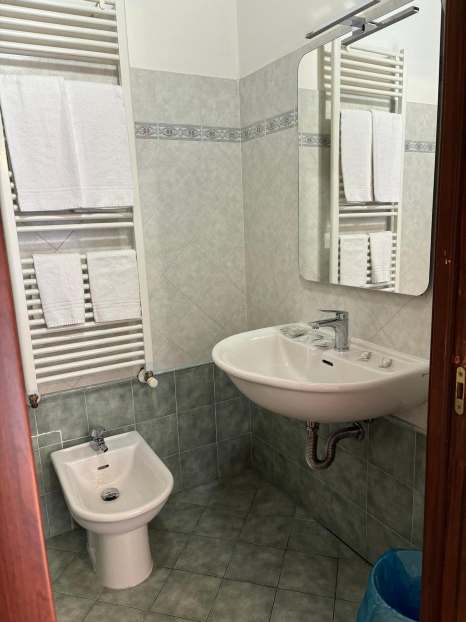 Window To The Tower Bed & Breakfast Pisa