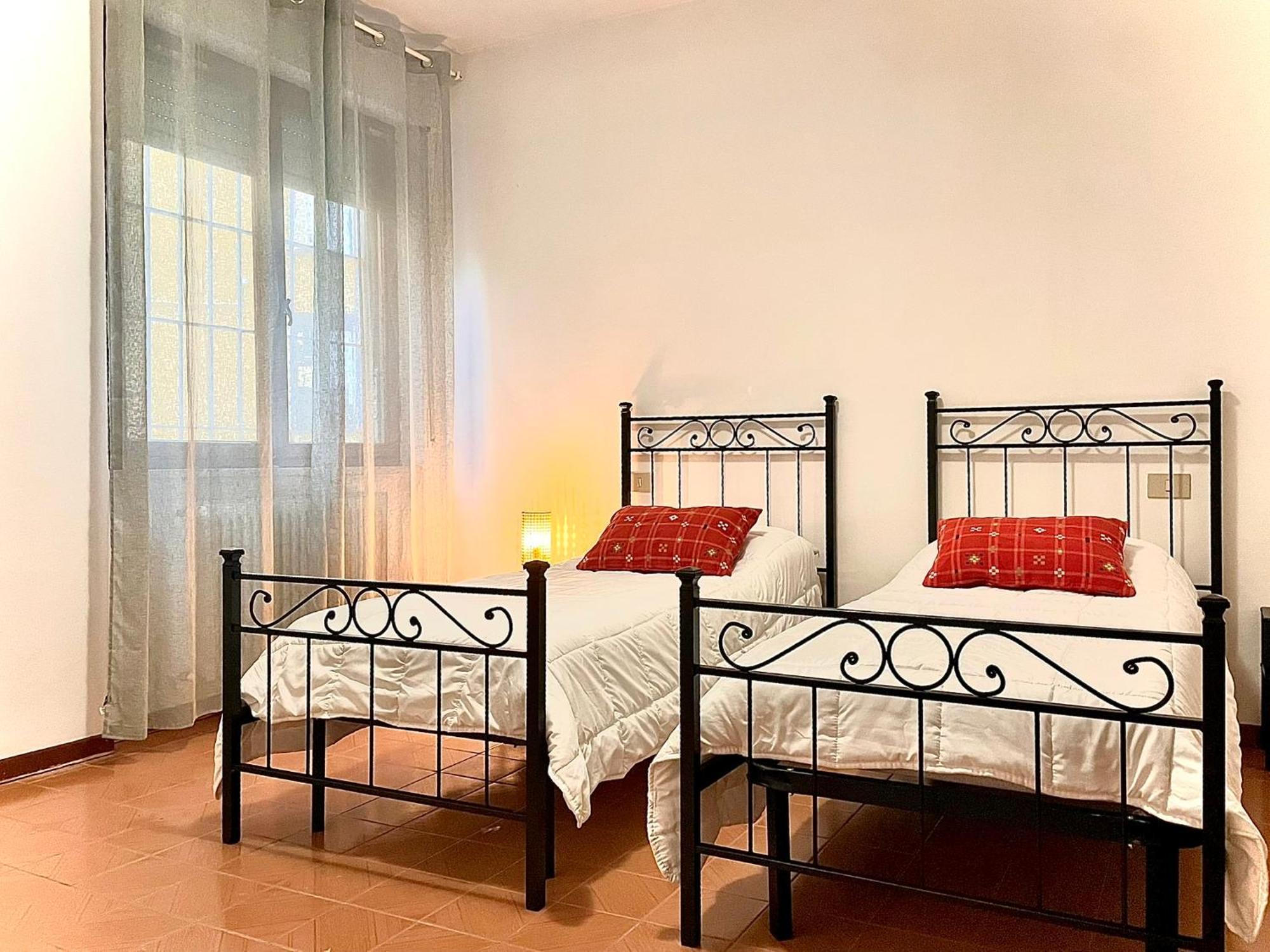 2 Camere, Parcheggio, Balconi, Vicino Al Centro Apartment