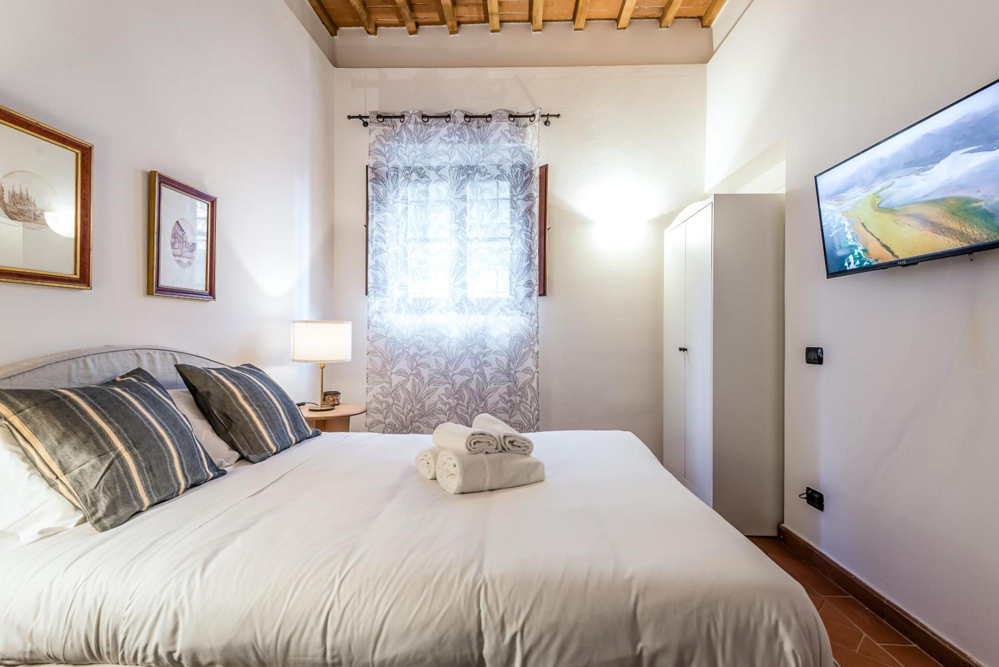 Hostly-santa Maria Tower Suite-just By The Tower *