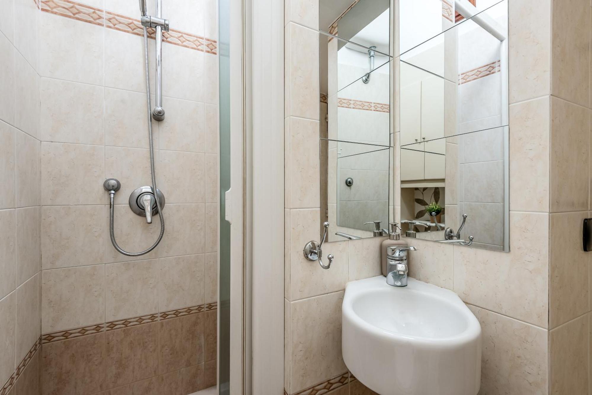 Apartment Hostly-santa Maria Tower Suite-just By The Tower