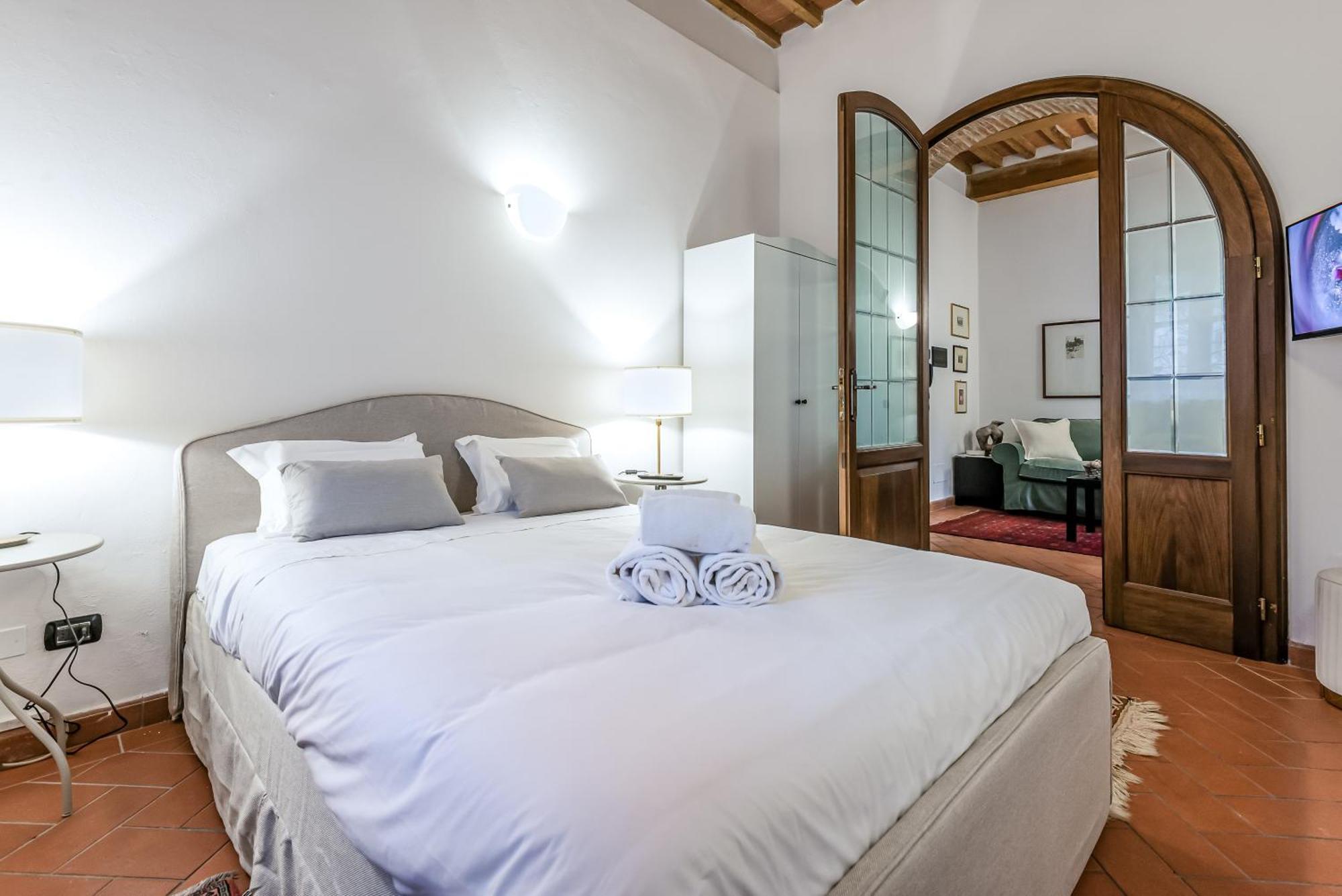 Apartment Hostly-santa Maria Tower Suite-just By The Tower *