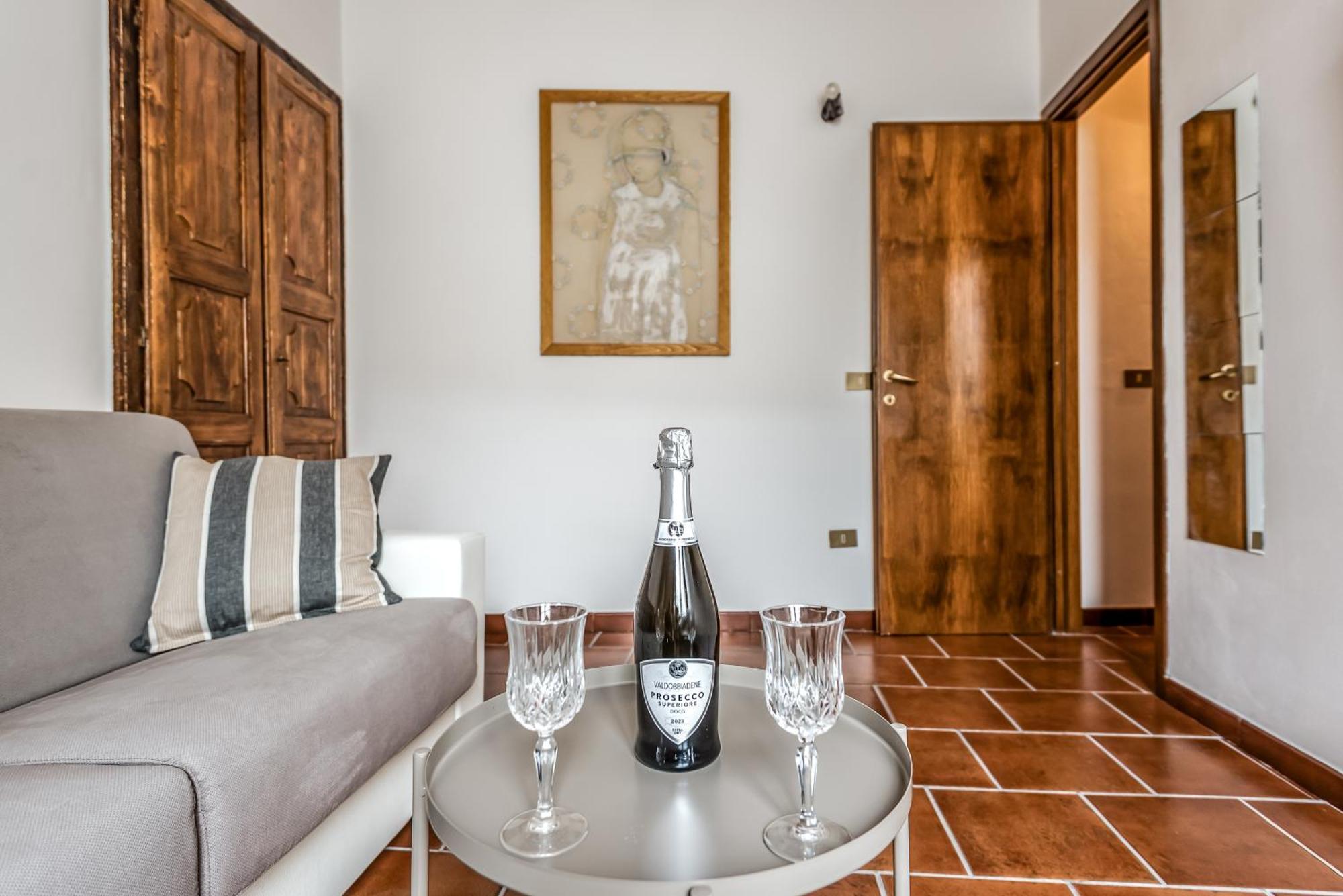 Hostly-maison L'arancio-large House Near The Tower Apartment
