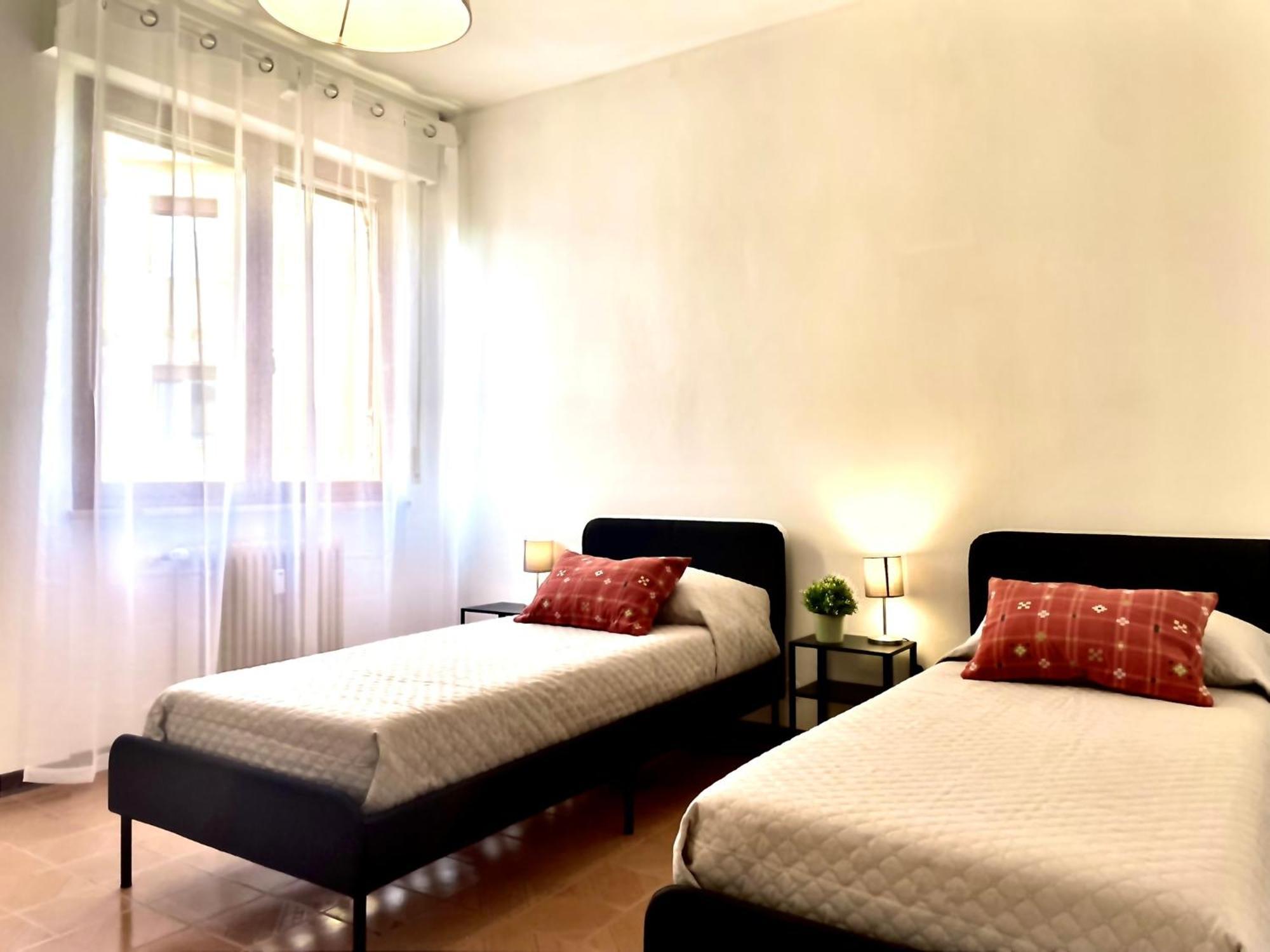 2 Camere, Parcheggio, Ascensore, Vicino Al Centro