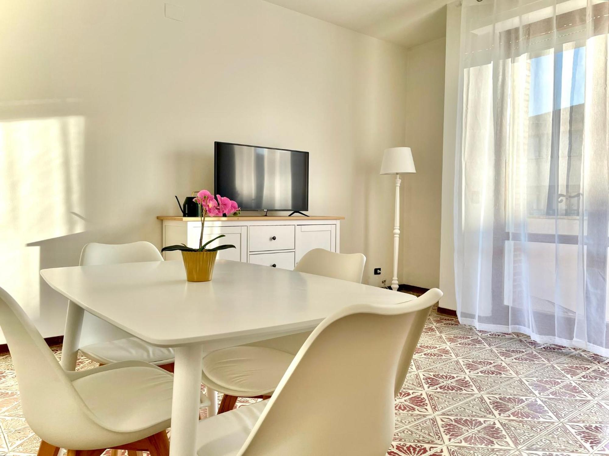 2 Camere, Parcheggio, Ascensore, Vicino Al Centro Apartment