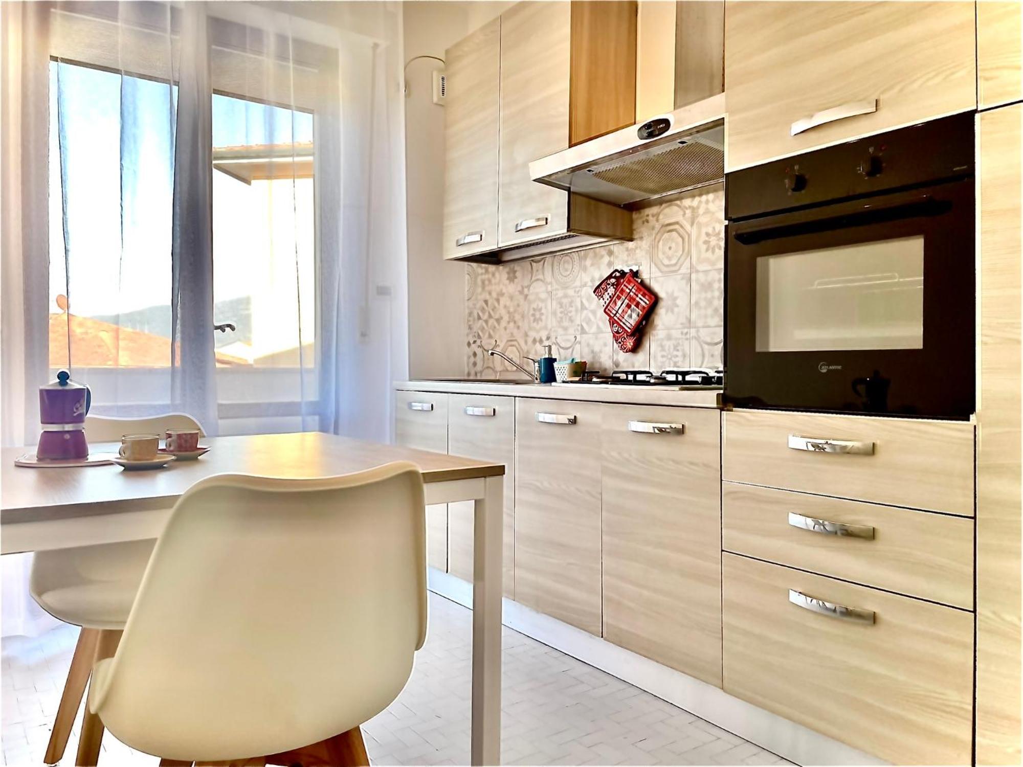 2 Camere, Parcheggio, Ascensore, Vicino Al Centro Apartment
