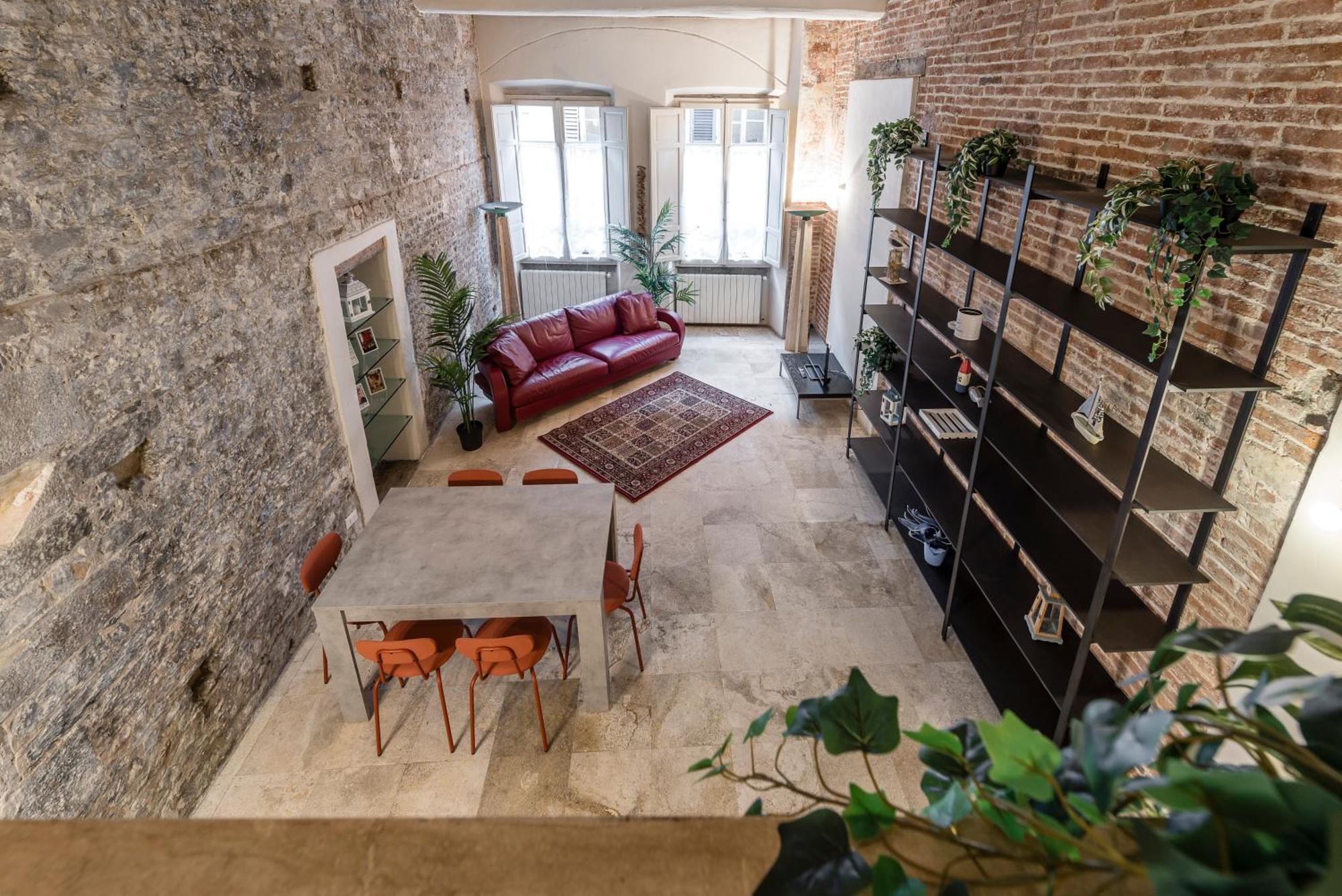 Apartment Story House *