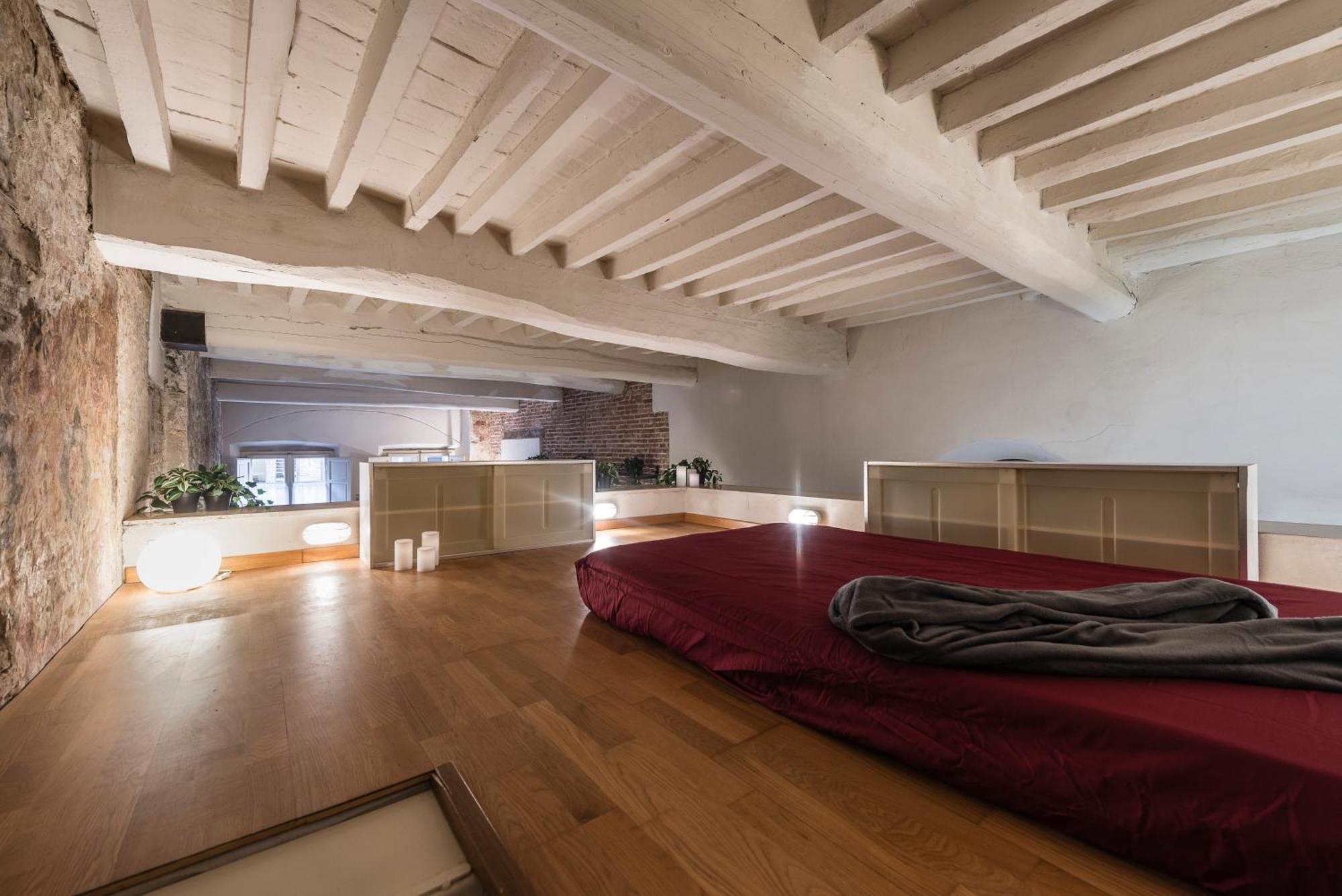 Apartment Story House *