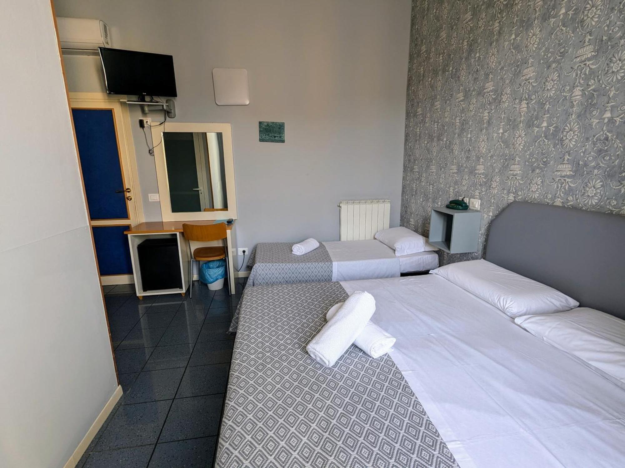 Hotel Athena