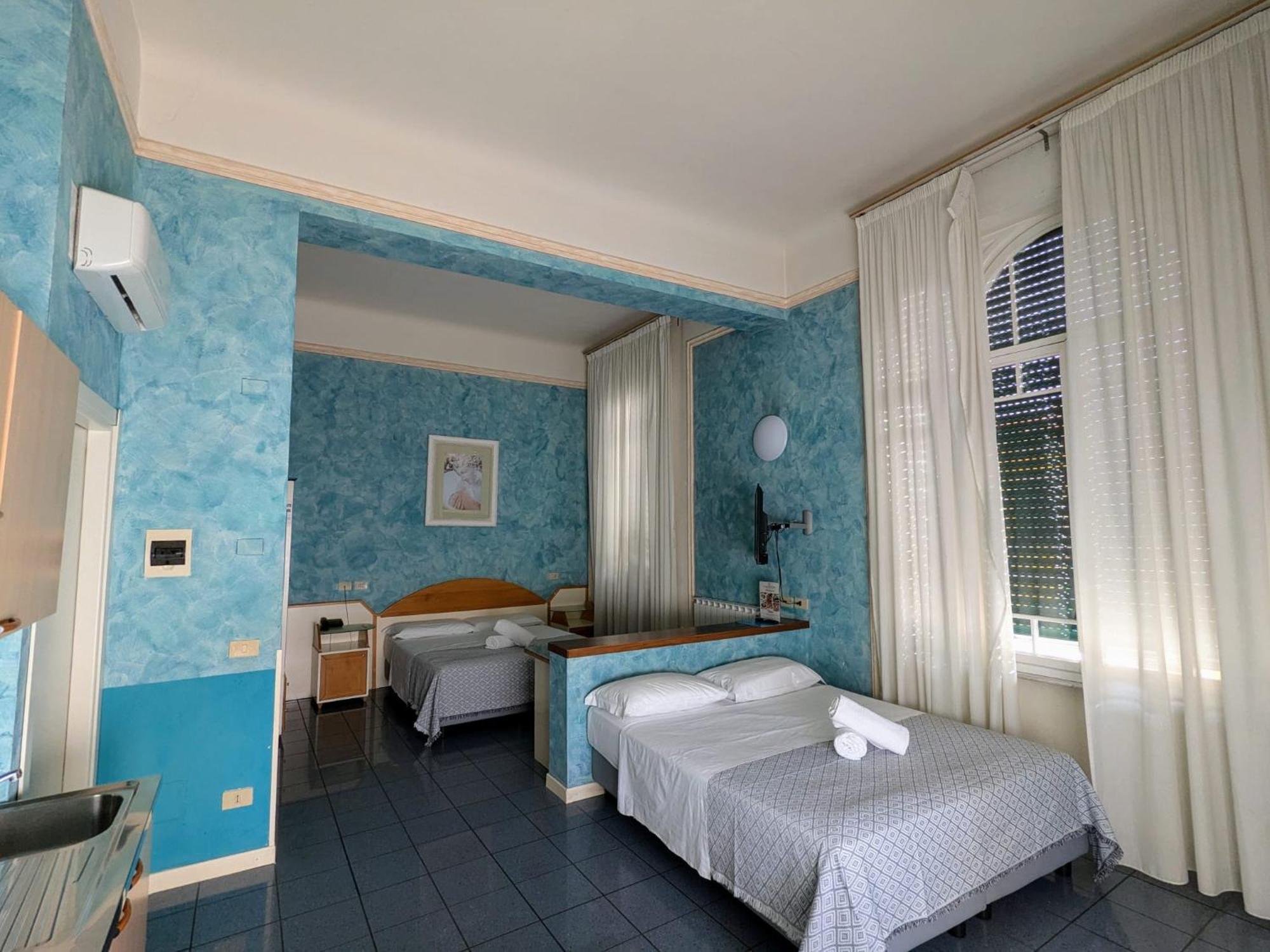 Hotel Athena 3*