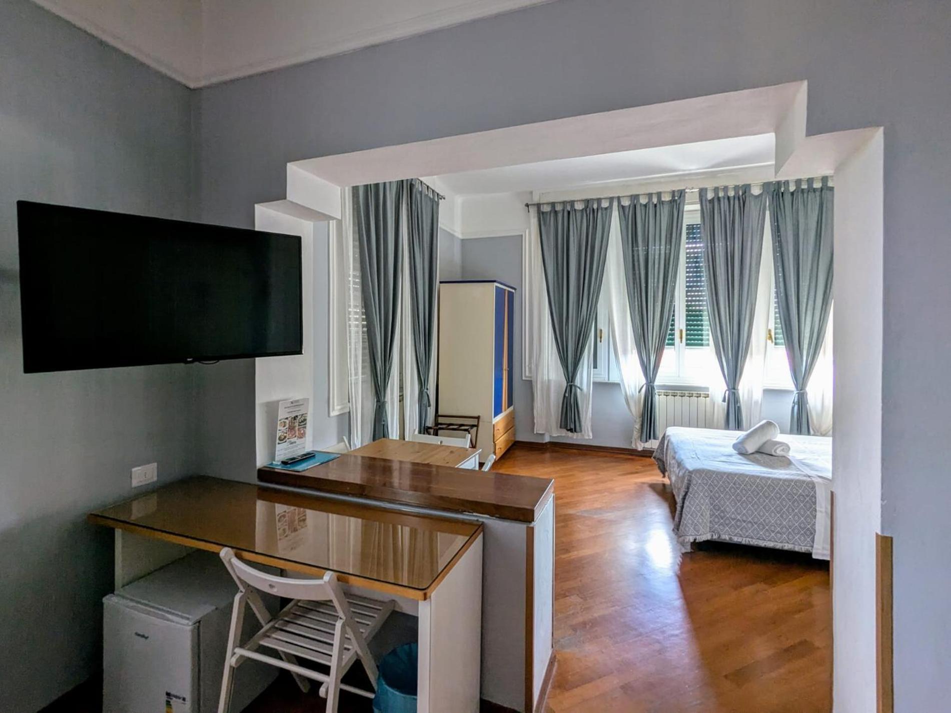 Hotel Athena
