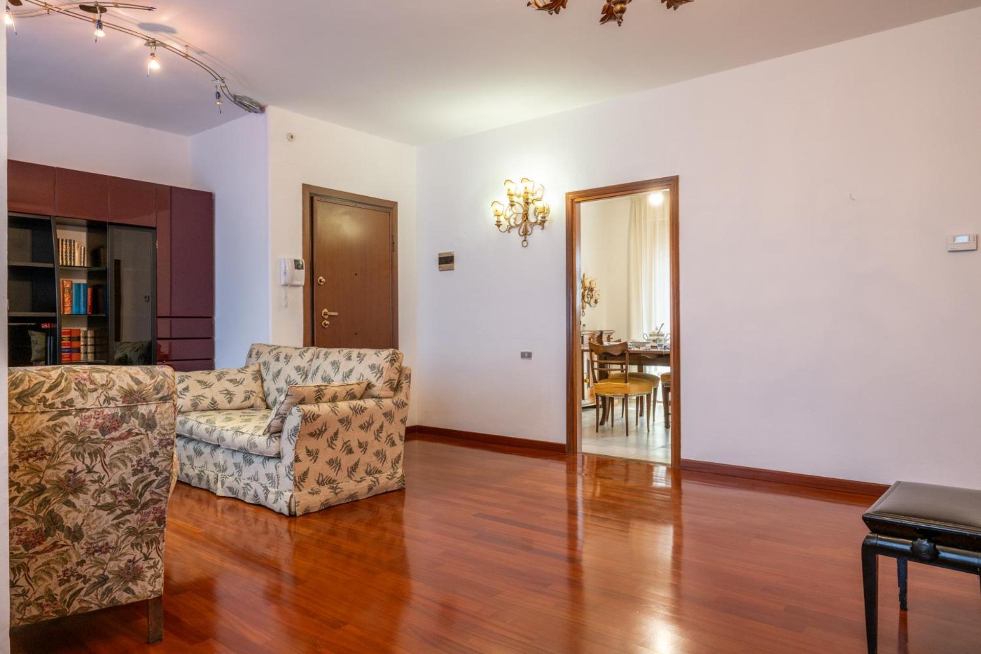 Apartment Elegant Apartment, Pisa