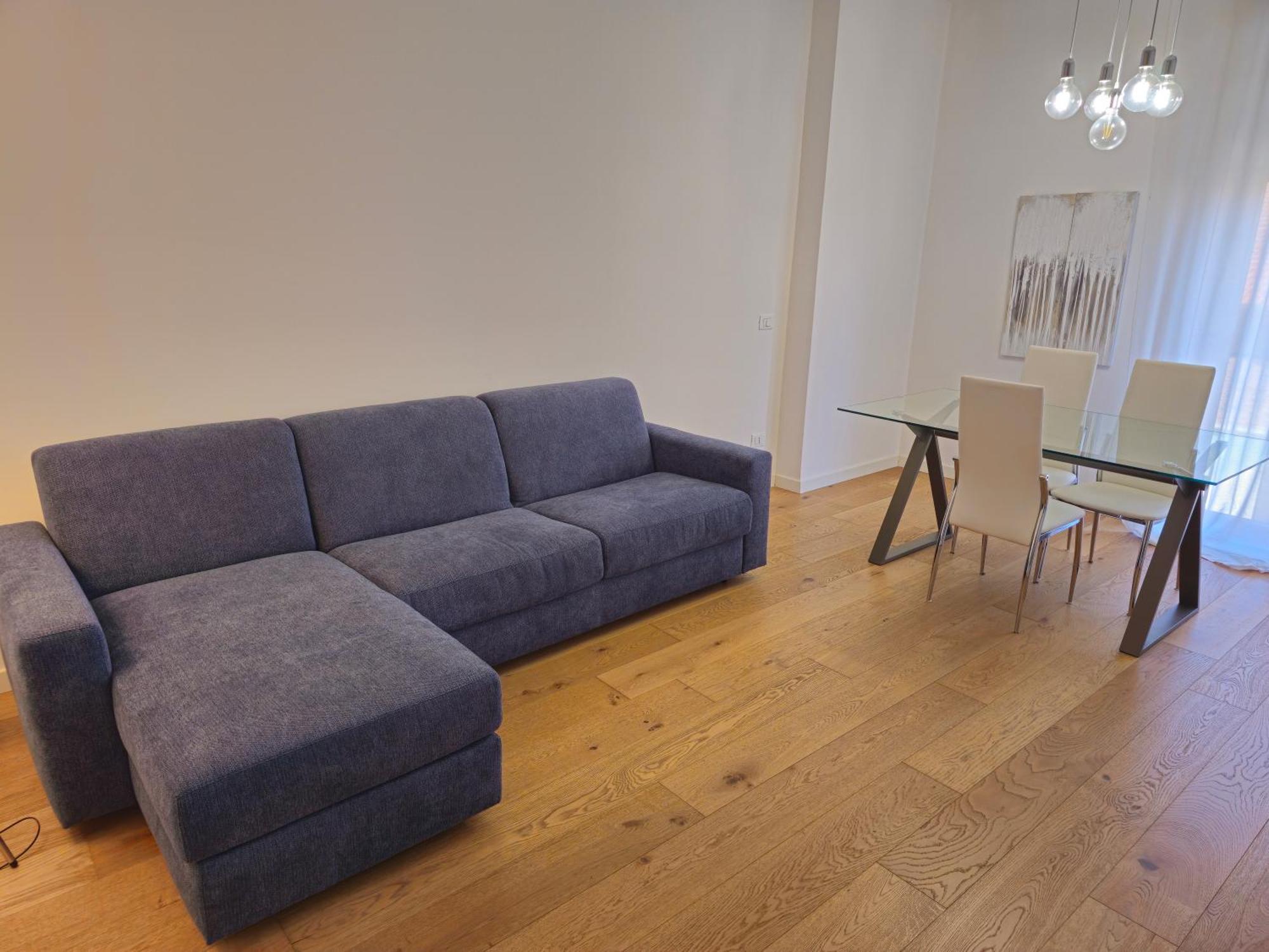 Lm House - Center *