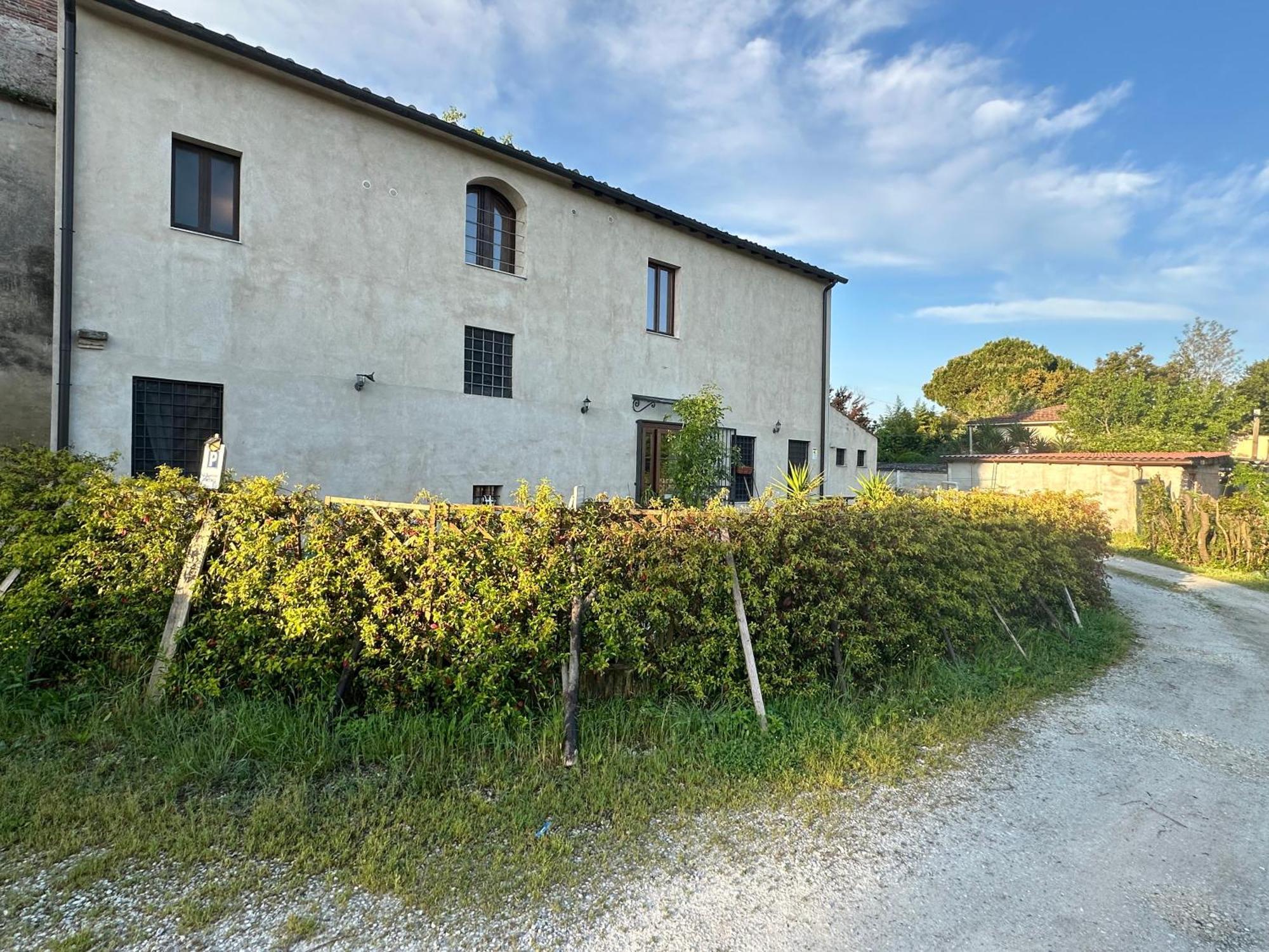 - Il Casale Toscano - 1900mt From The Tower Of & Trains Station - Free Parking - No Breakfast - No Air Conditioning But Fan - Only Self Check-in Access From 3 Pm Landhaus *