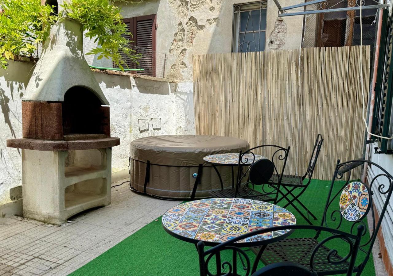 Lungarno - Giardino E Vasca *