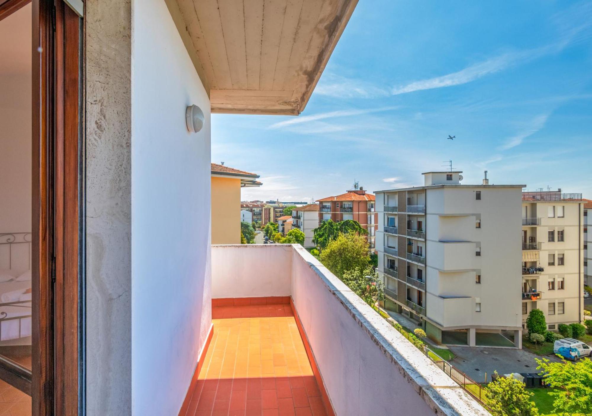 Attico 2 Balcone Parcheggi Gratis Ascensore Apartamento