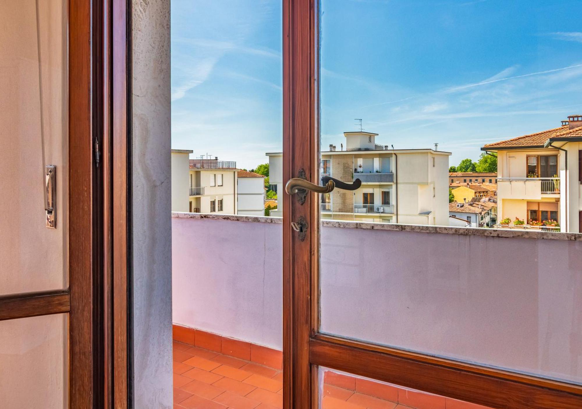 Attico 2 Balcone Parcheggi Gratis Ascensore Apartamento Pisa