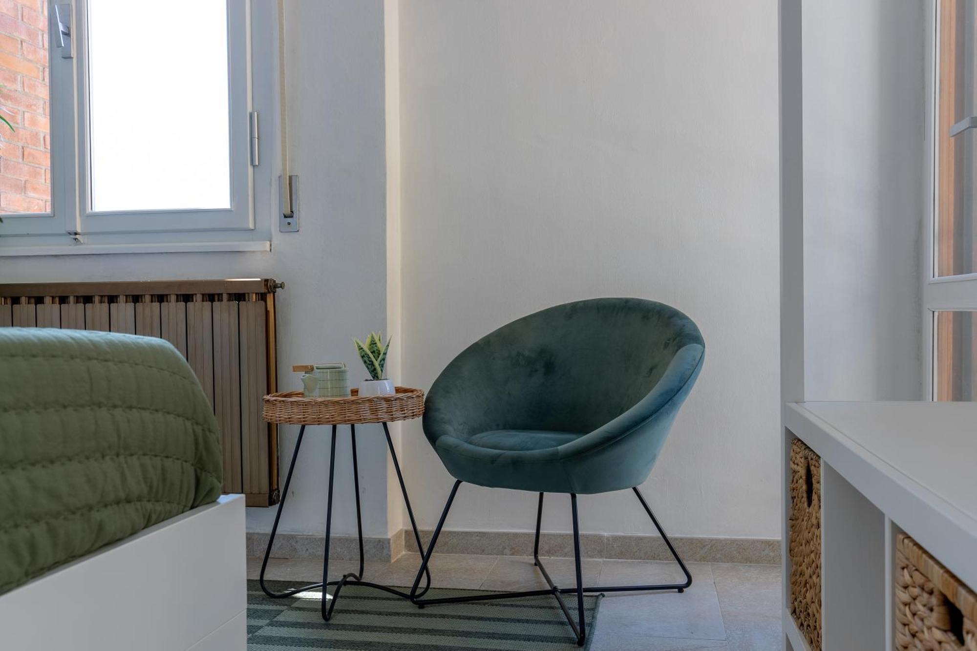 Guesthost - Charming Modern In *