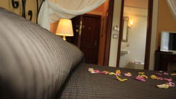 Tower Hotel 2*