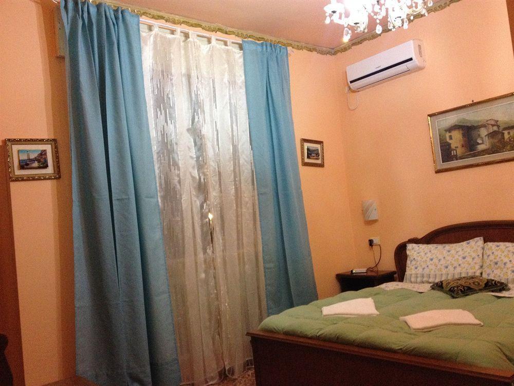 A Casa Doina Airport2 Bed & Breakfast Pisa