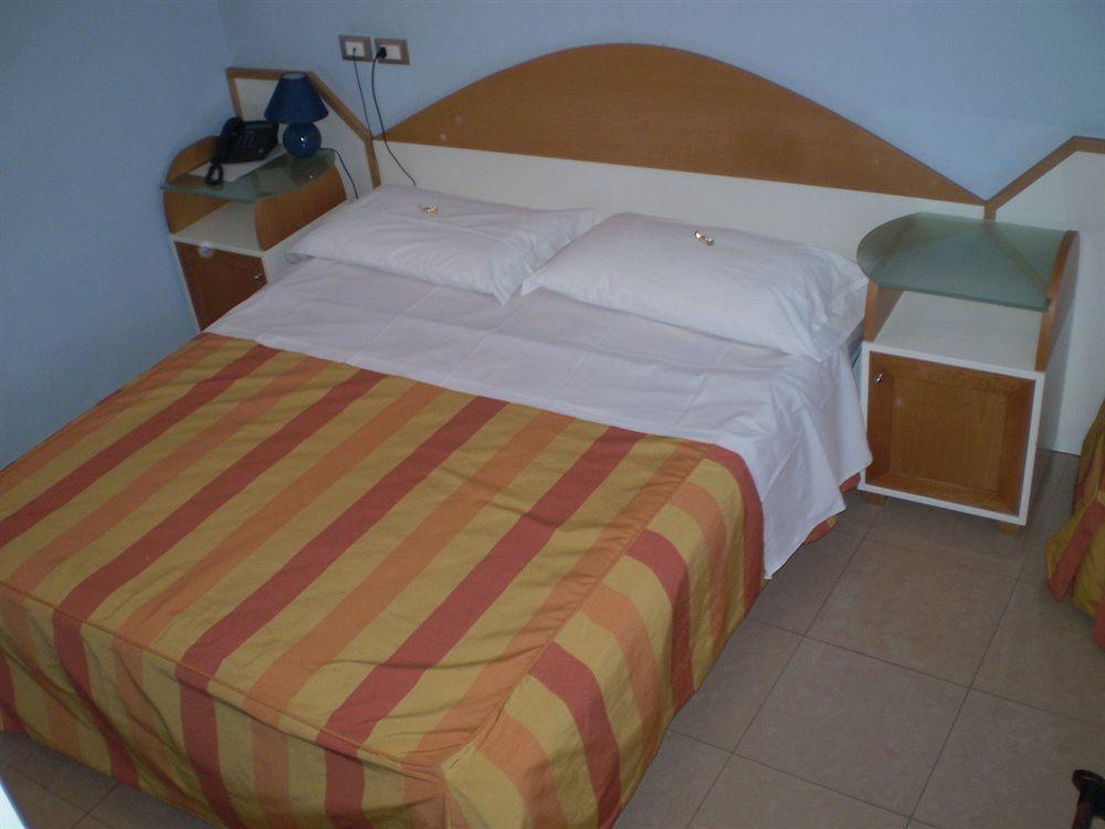 Hotel Athena 3*