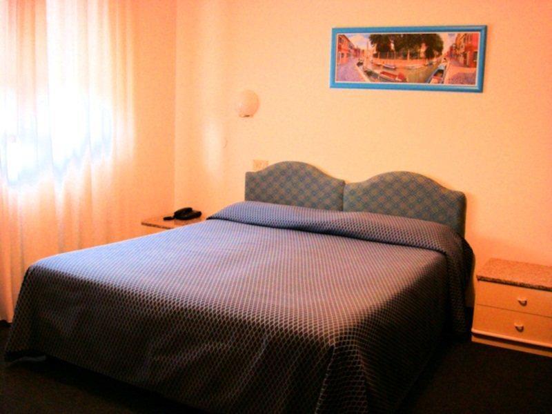 Khách sạn Capitol 3*