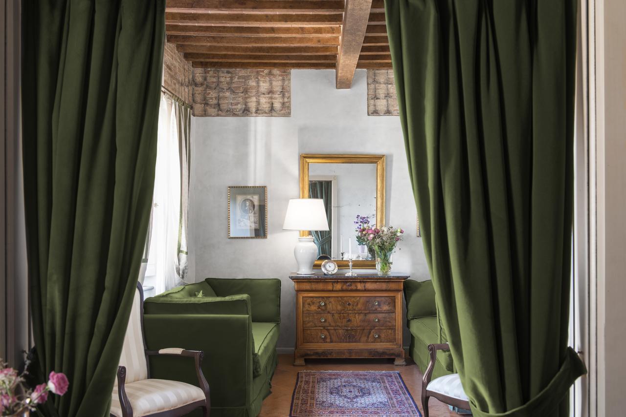 Relais Dell'orologio Hotel 4*