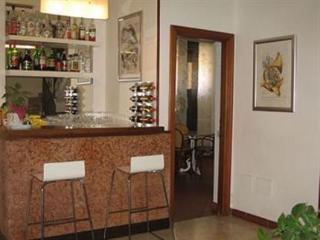 Khách sạn Capitol 3*