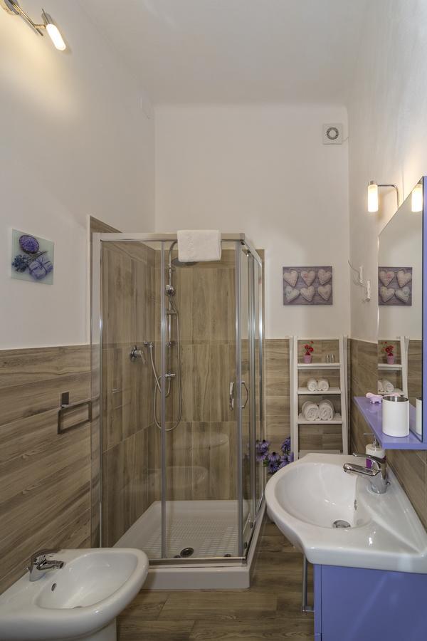 A Due Passi Dalla Torre Guest house