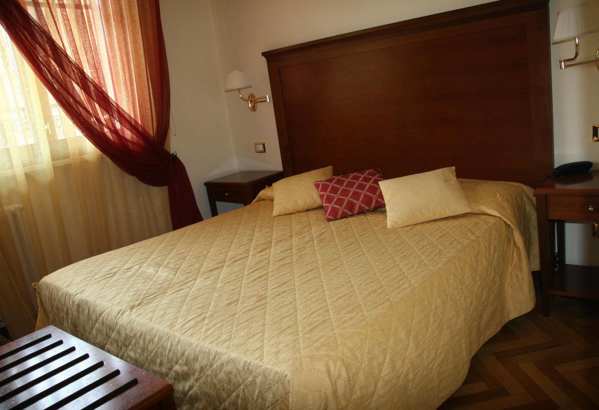 Alessandro Della Spina Hotel 3*